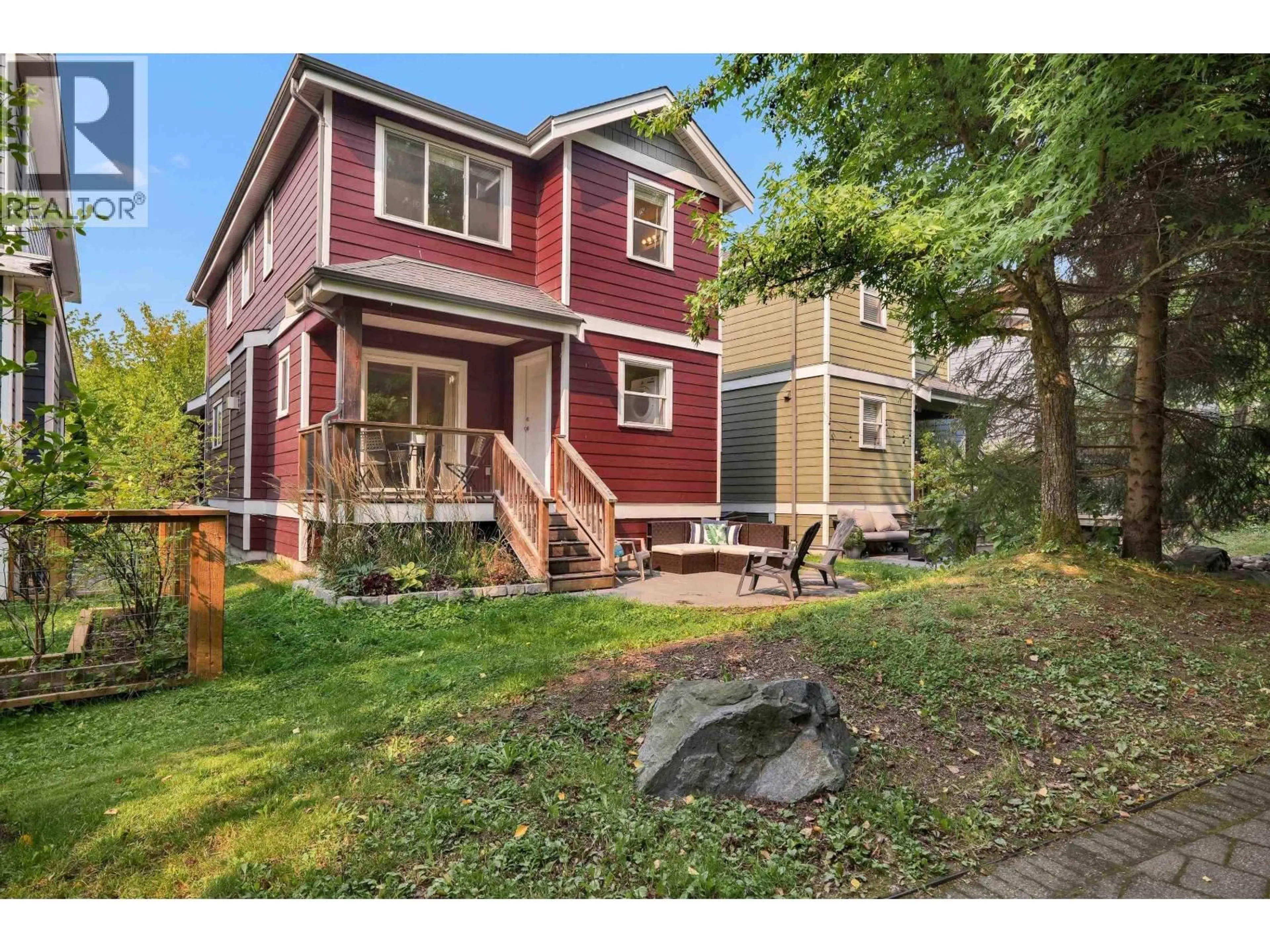 Home with vinyl exterior material, street for 3 - 40137 GOVERNMENT ROAD, Squamish British Columbia V8B0N7