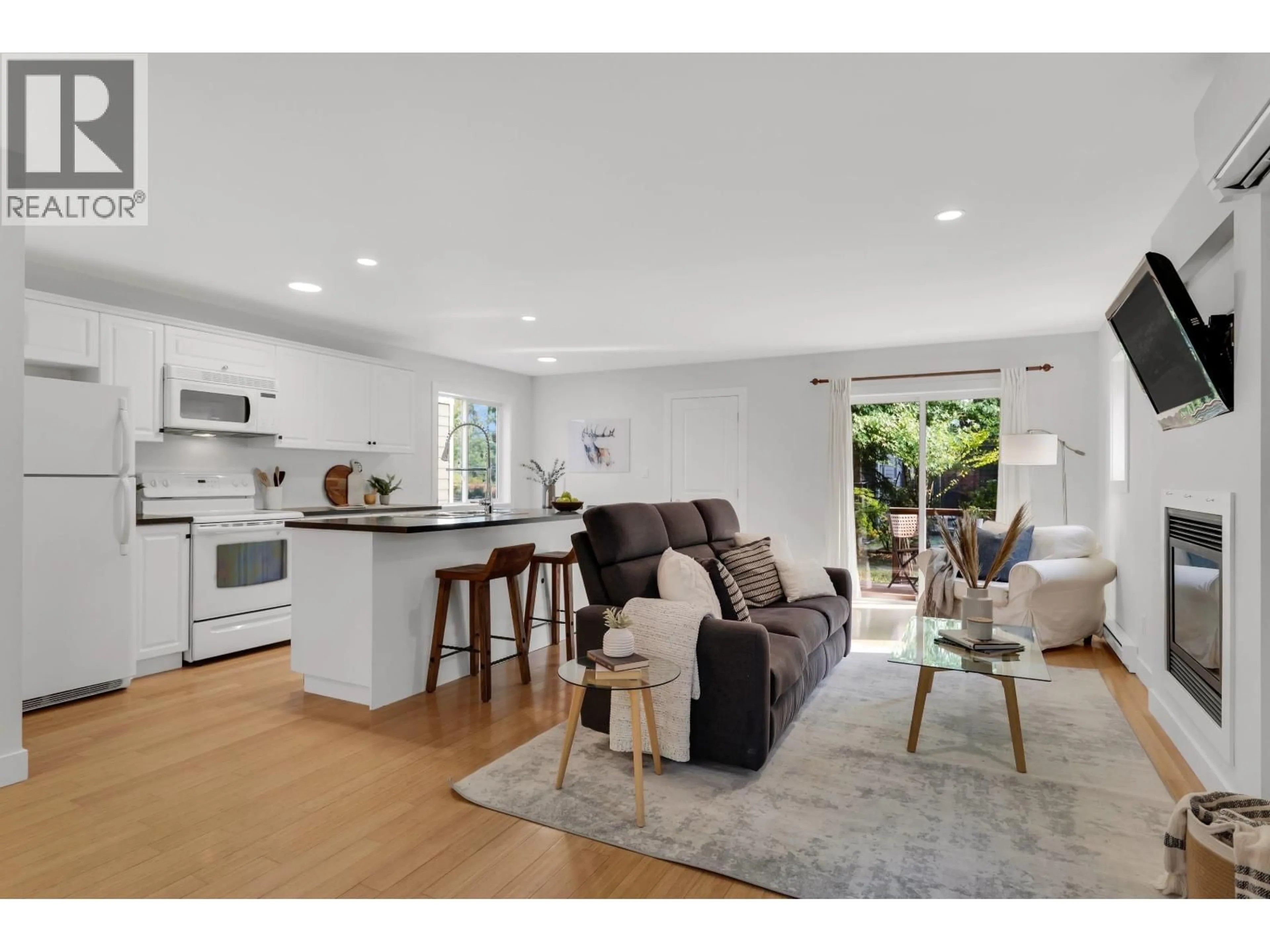 Open concept kitchen, unknown for 3 - 40137 GOVERNMENT ROAD, Squamish British Columbia V8B0N7