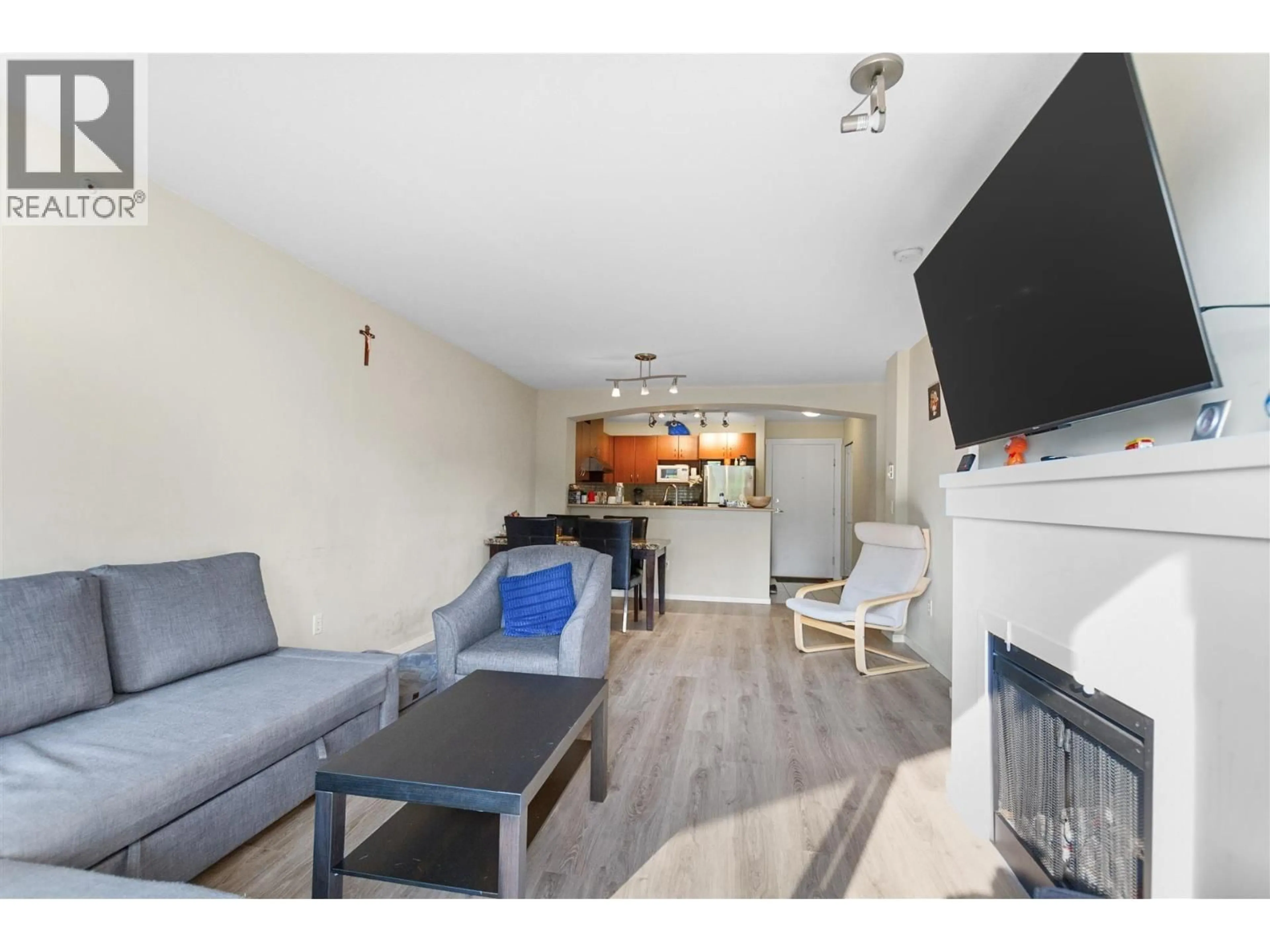 Living room with furniture, wood/laminate floor for 410 - 9233 GOVERNMENT STREET, Burnaby British Columbia V3N0A3