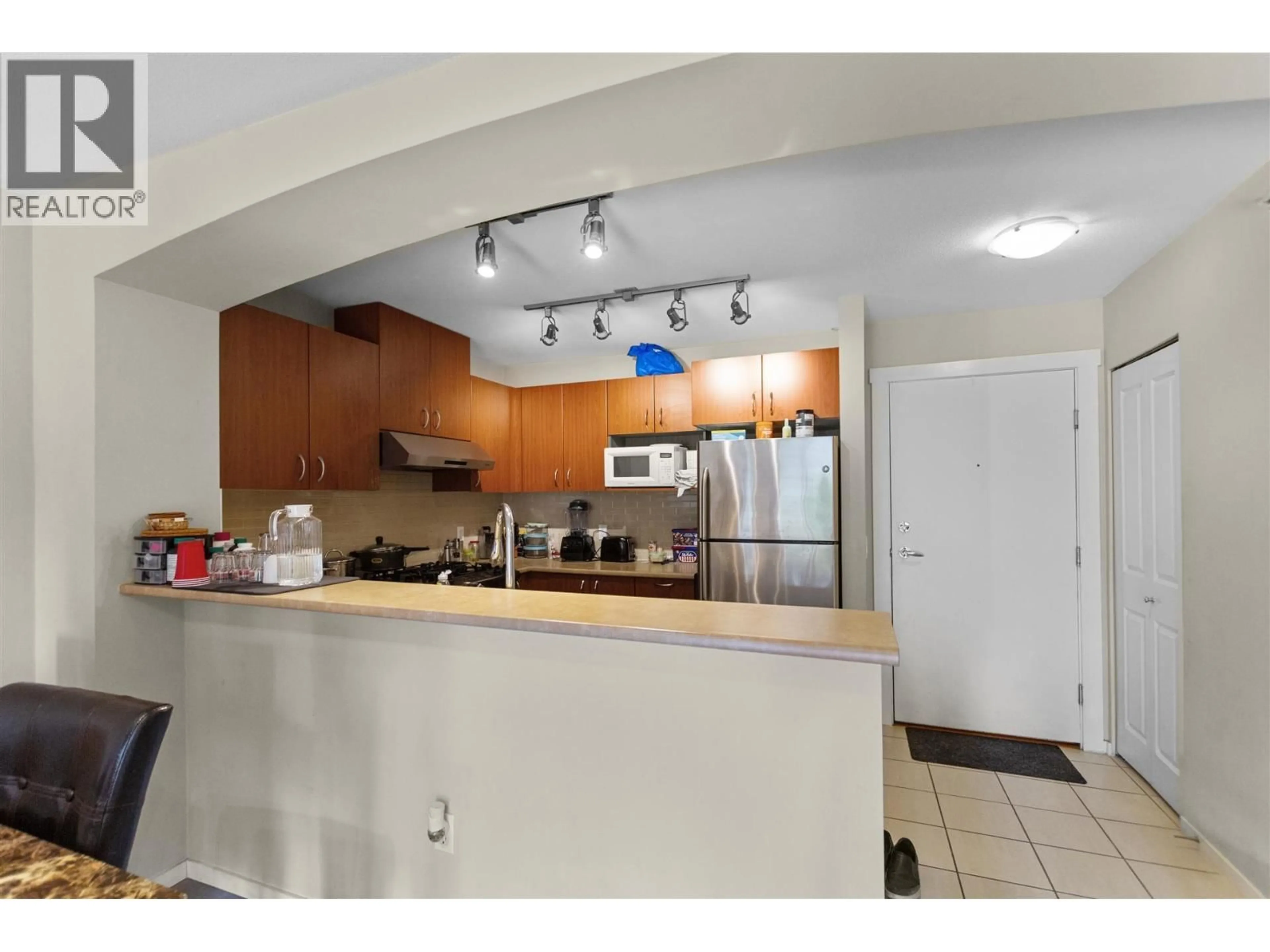 Standard kitchen, unknown for 410 - 9233 GOVERNMENT STREET, Burnaby British Columbia V3N0A3