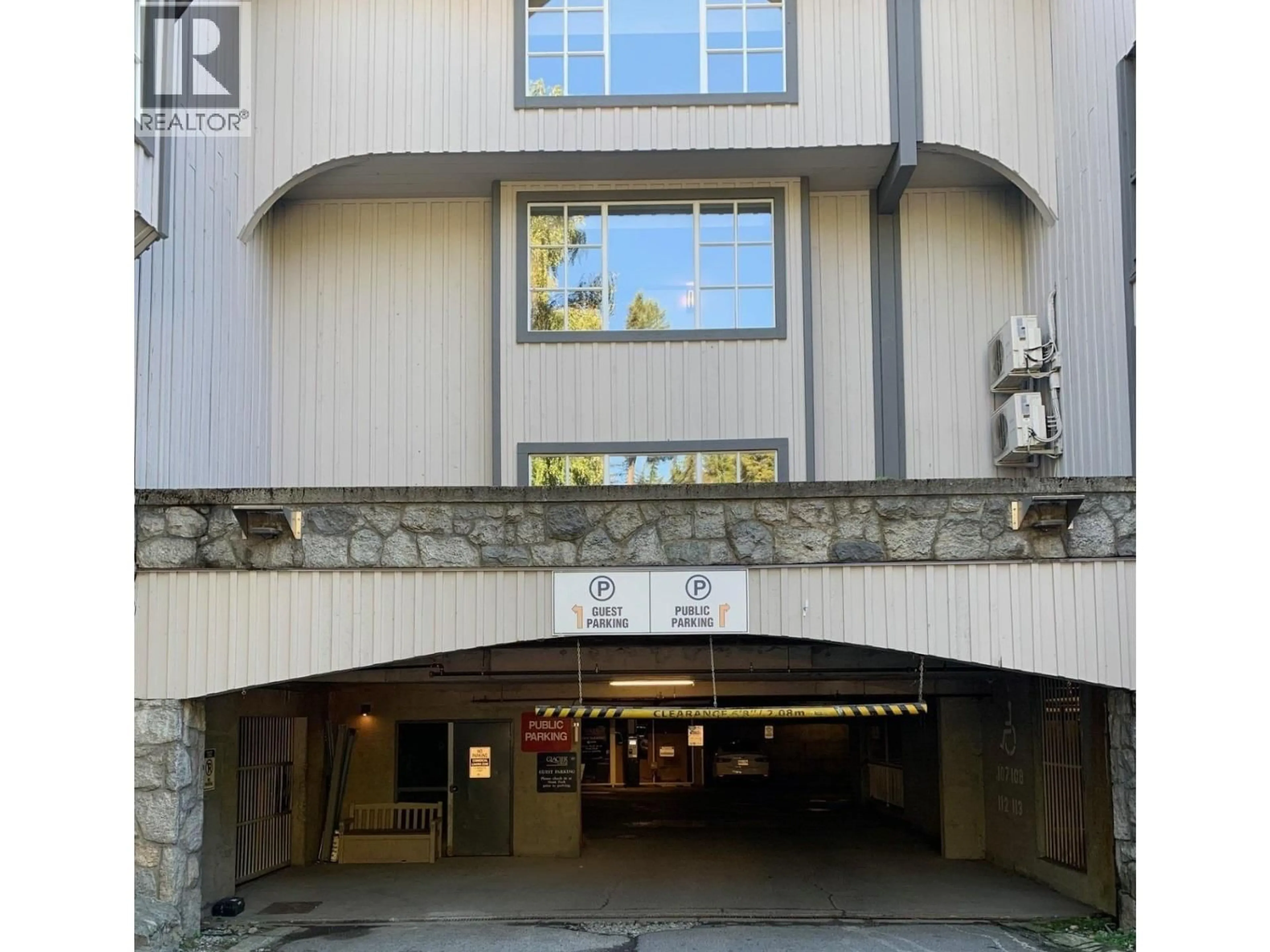 Indoor foyer for 168 - 4573 CHATEAU BOULEVARD, Whistler British Columbia V0N1B4