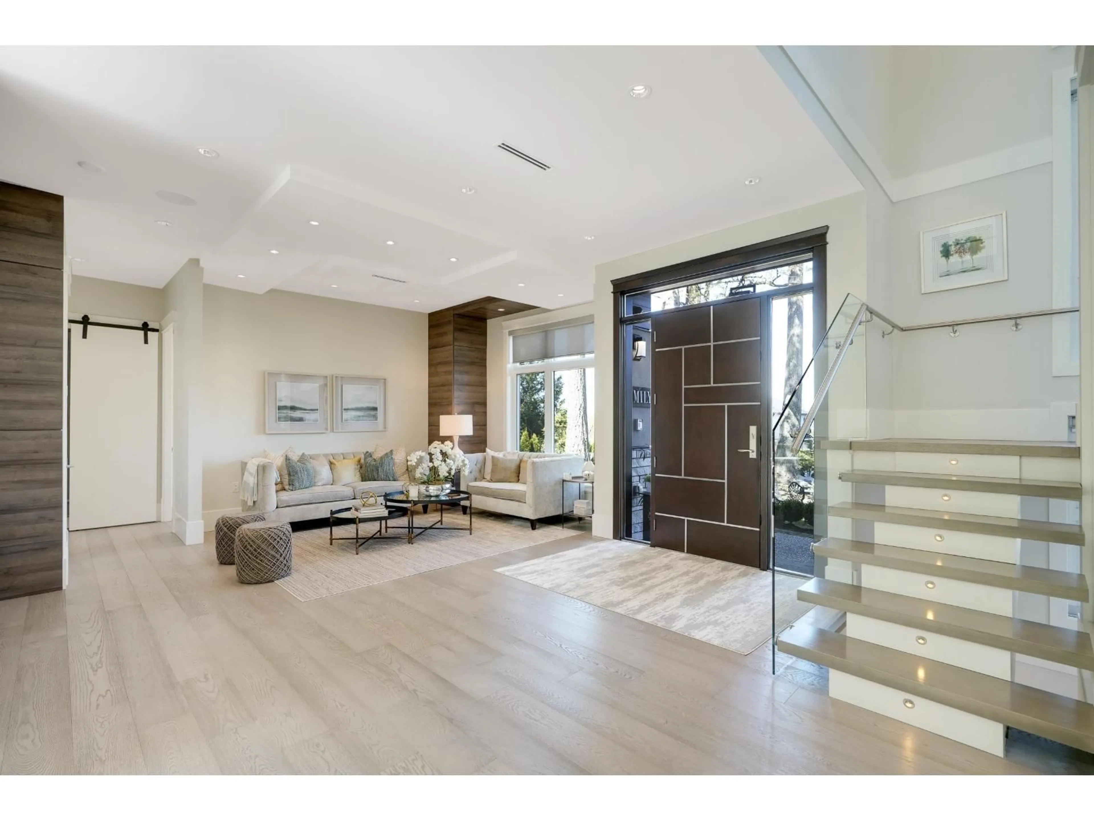 Indoor entryway for 16722 MCNAIR, Surrey British Columbia V3Z0P9