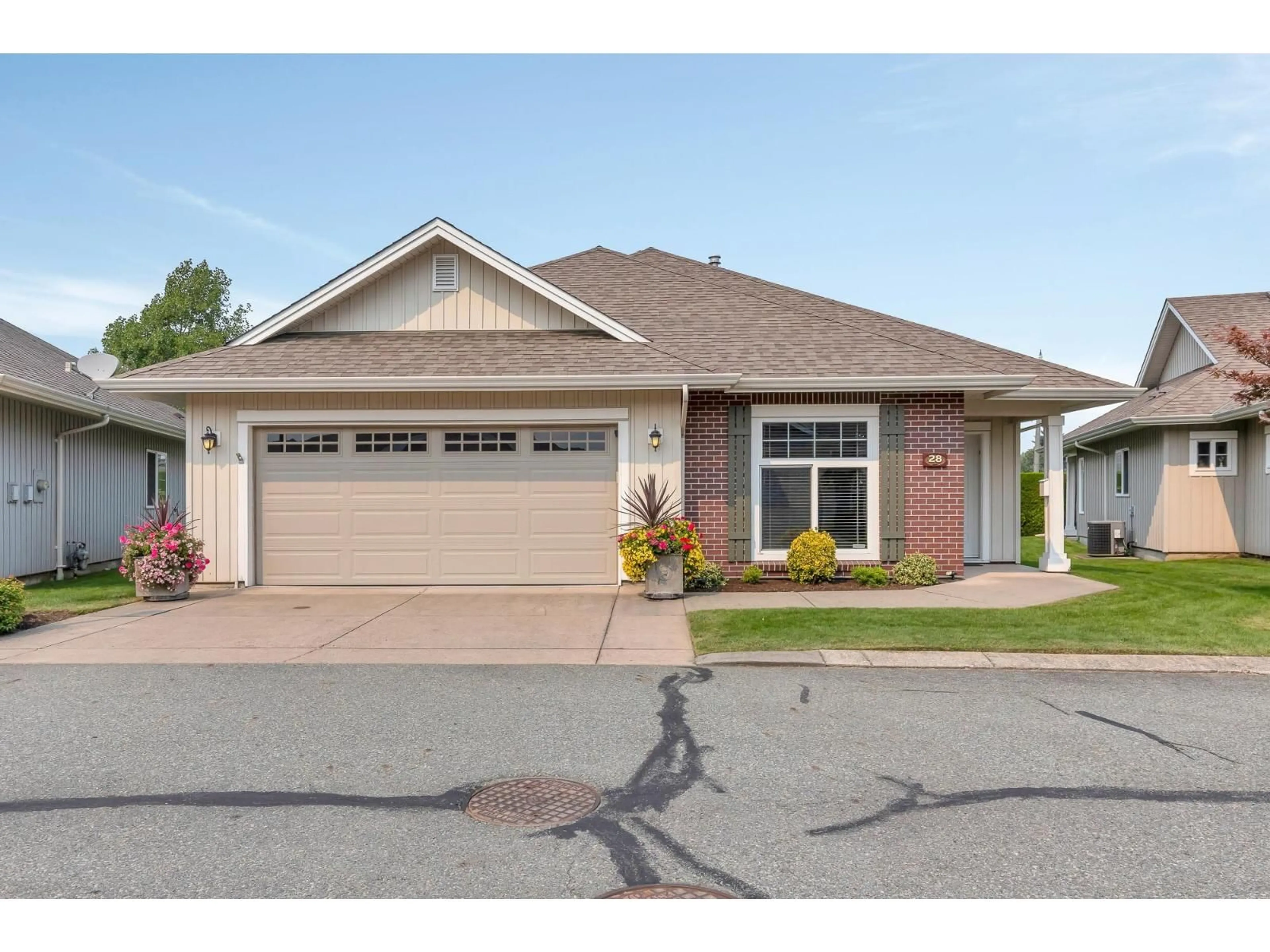 Home with vinyl exterior material, street for 28 - 45824 STEVENSON ROAD, Chilliwack British Columbia V2R5W5