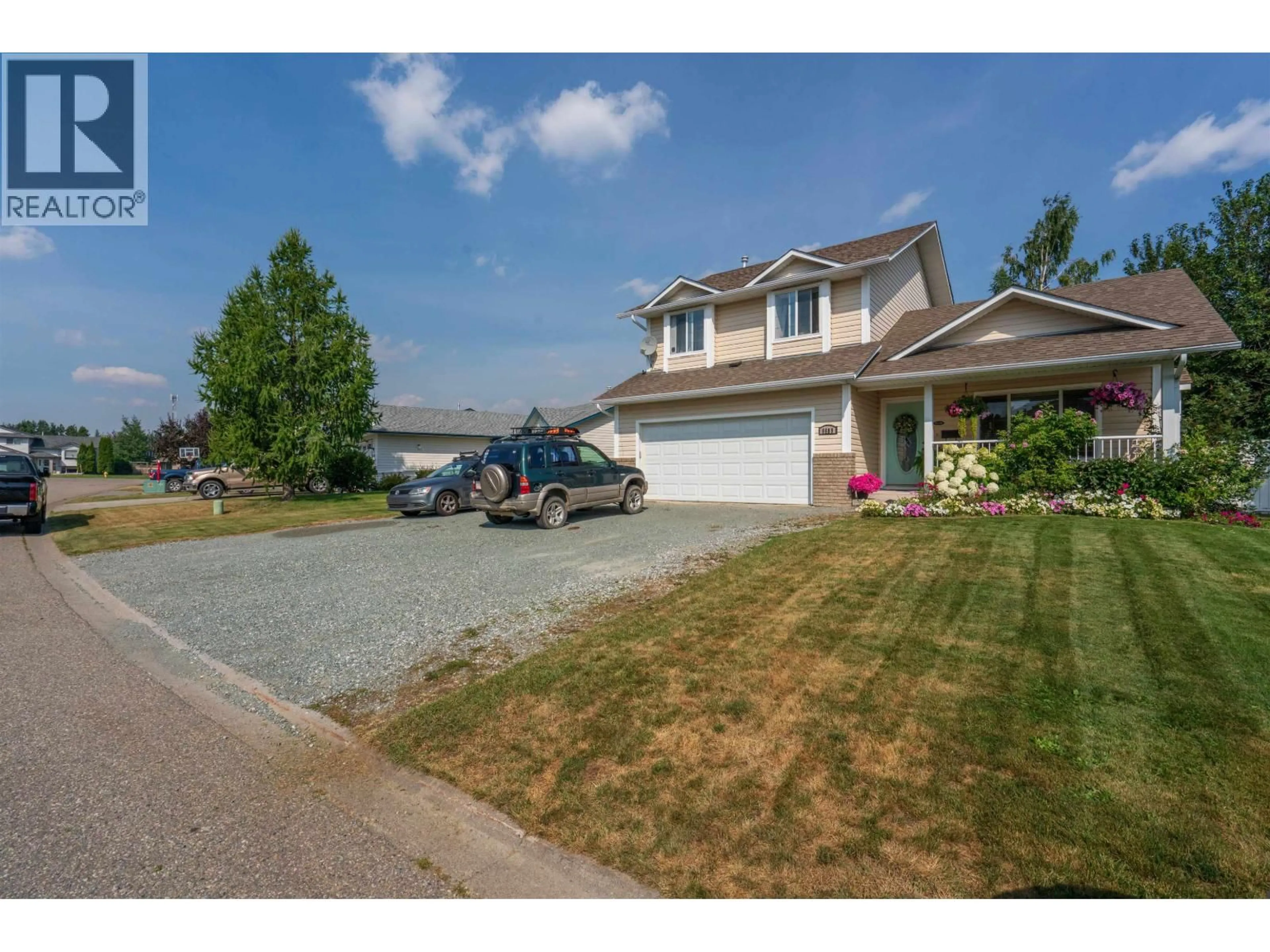 A pic from outside/outdoor area/front of a property/back of a property/a pic from drone, street for 6689 WESTMOUNT CRESCENT, Prince George British Columbia V2N6R3