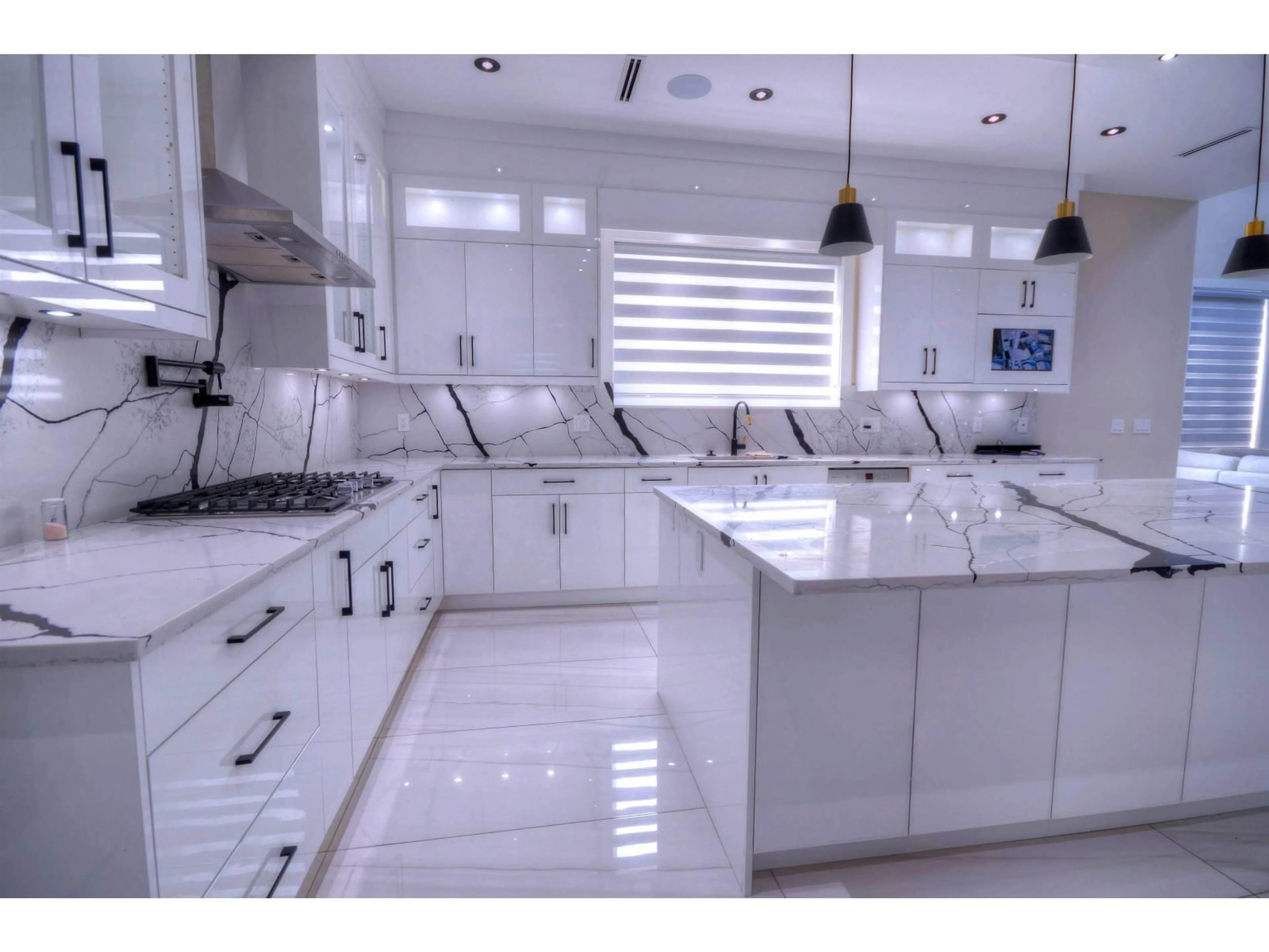 Contemporary kitchen, ceramic/tile floor for 14232 114, Surrey British Columbia V3R5H3