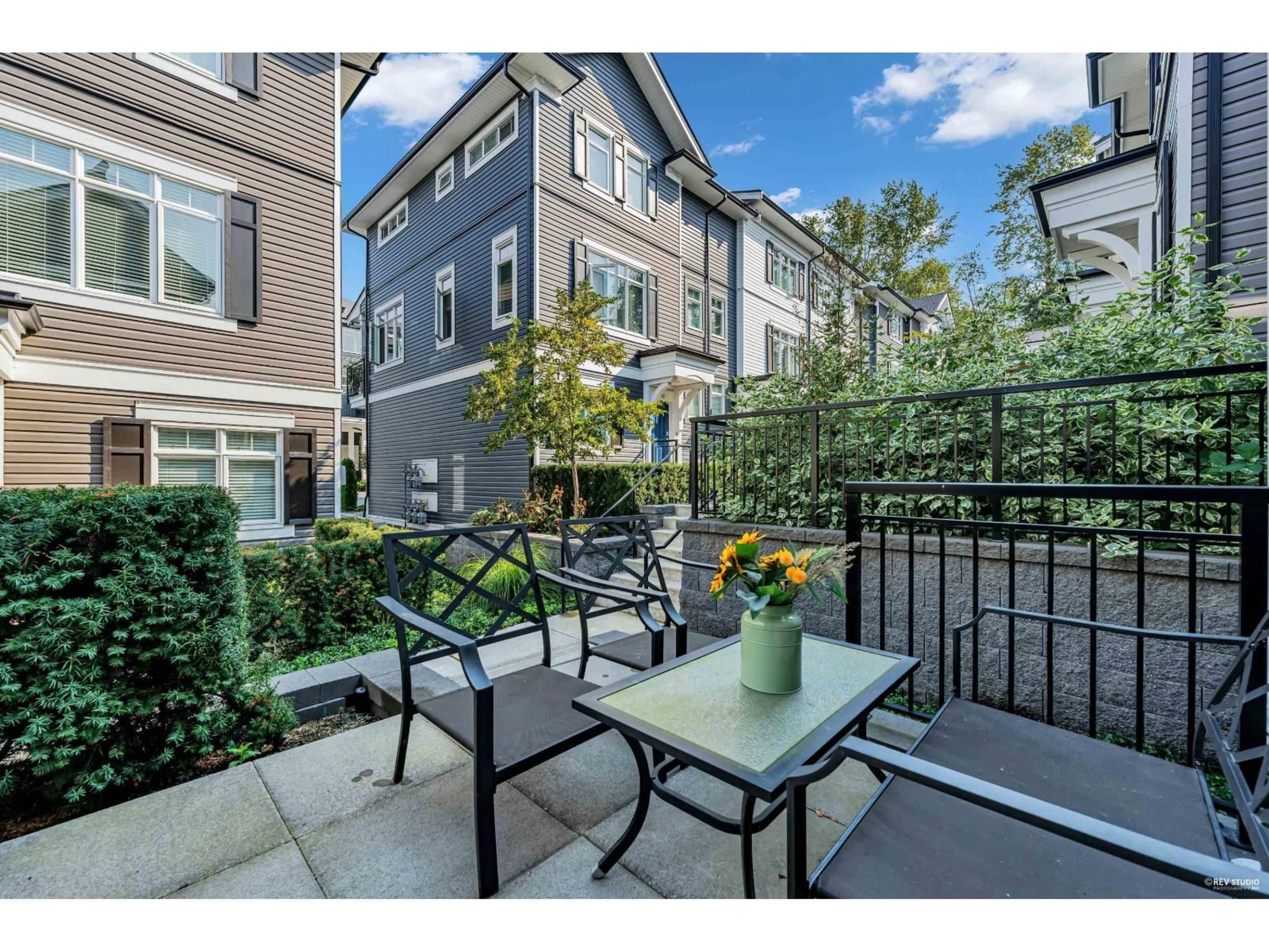 Patio, street for 87 - 2070 OAK MEADOWS, Surrey British Columbia V3Z1J1