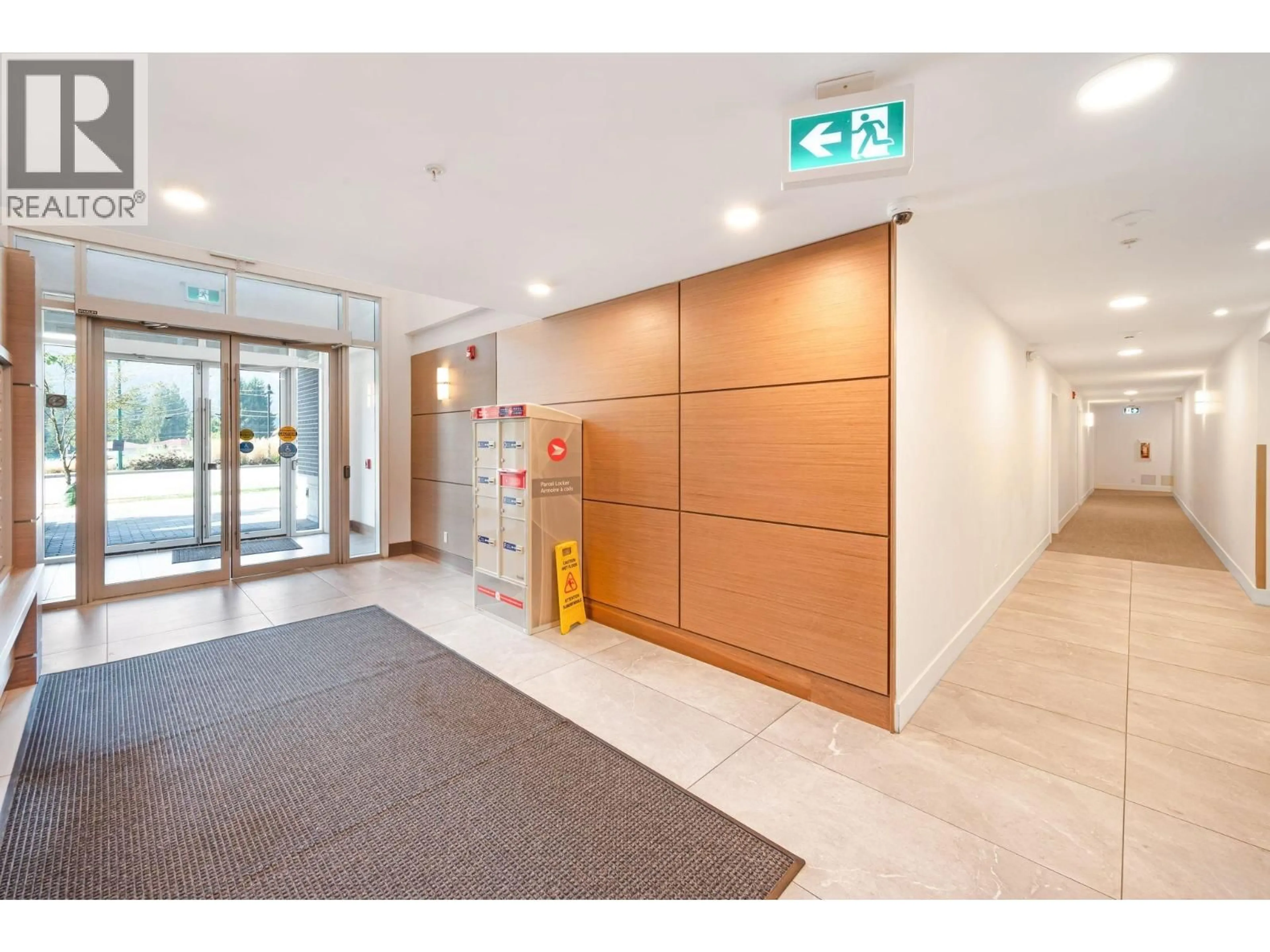 Indoor foyer for 102 - 700 CLARKE ROAD, Coquitlam British Columbia V3J0K5