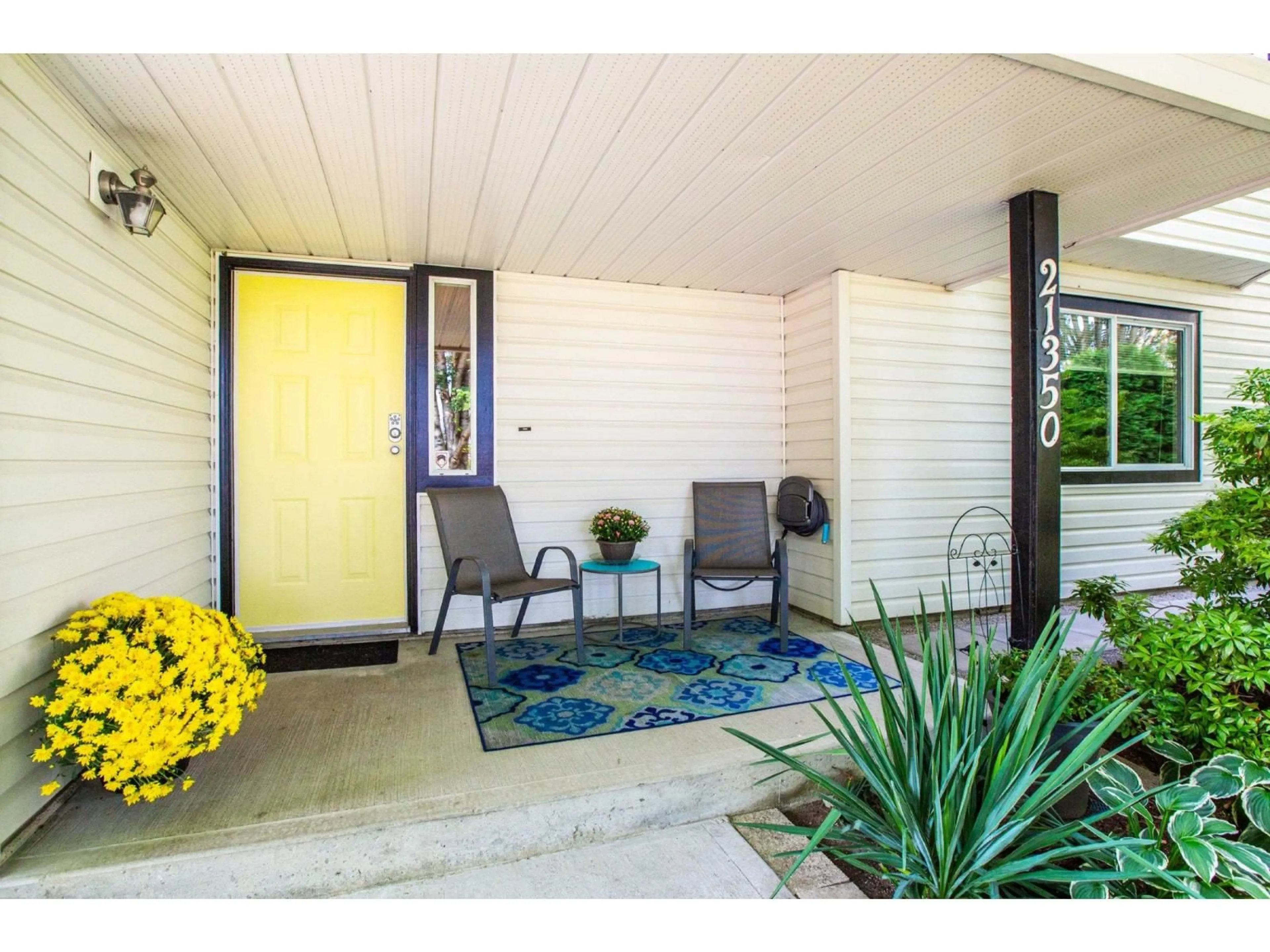 Indoor entryway for 21350 89, Langley British Columbia V1M1Z3