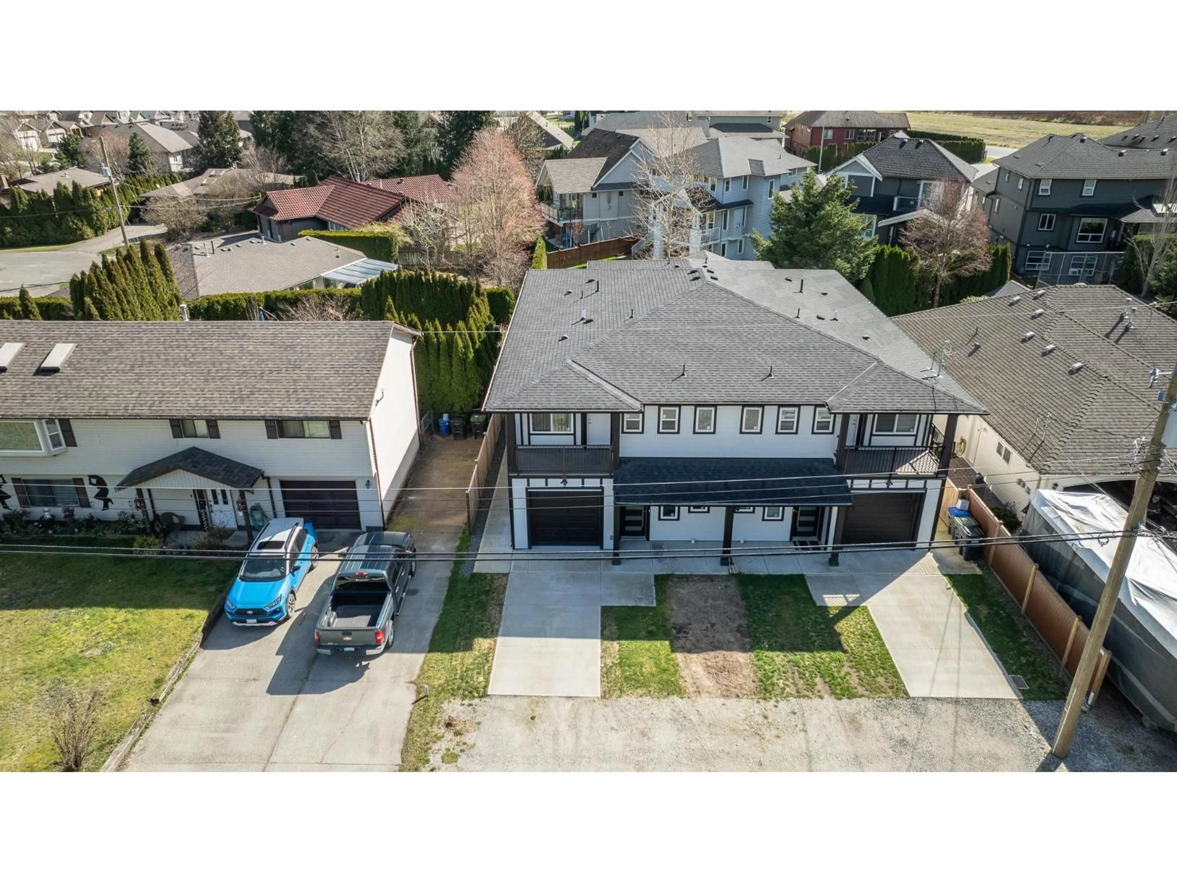 A pic from outside/outdoor area/front of a property/back of a property/a pic from drone, street for 2 - 21088 LAKEVIEW CRESCENT, Hope British Columbia V0X1L1