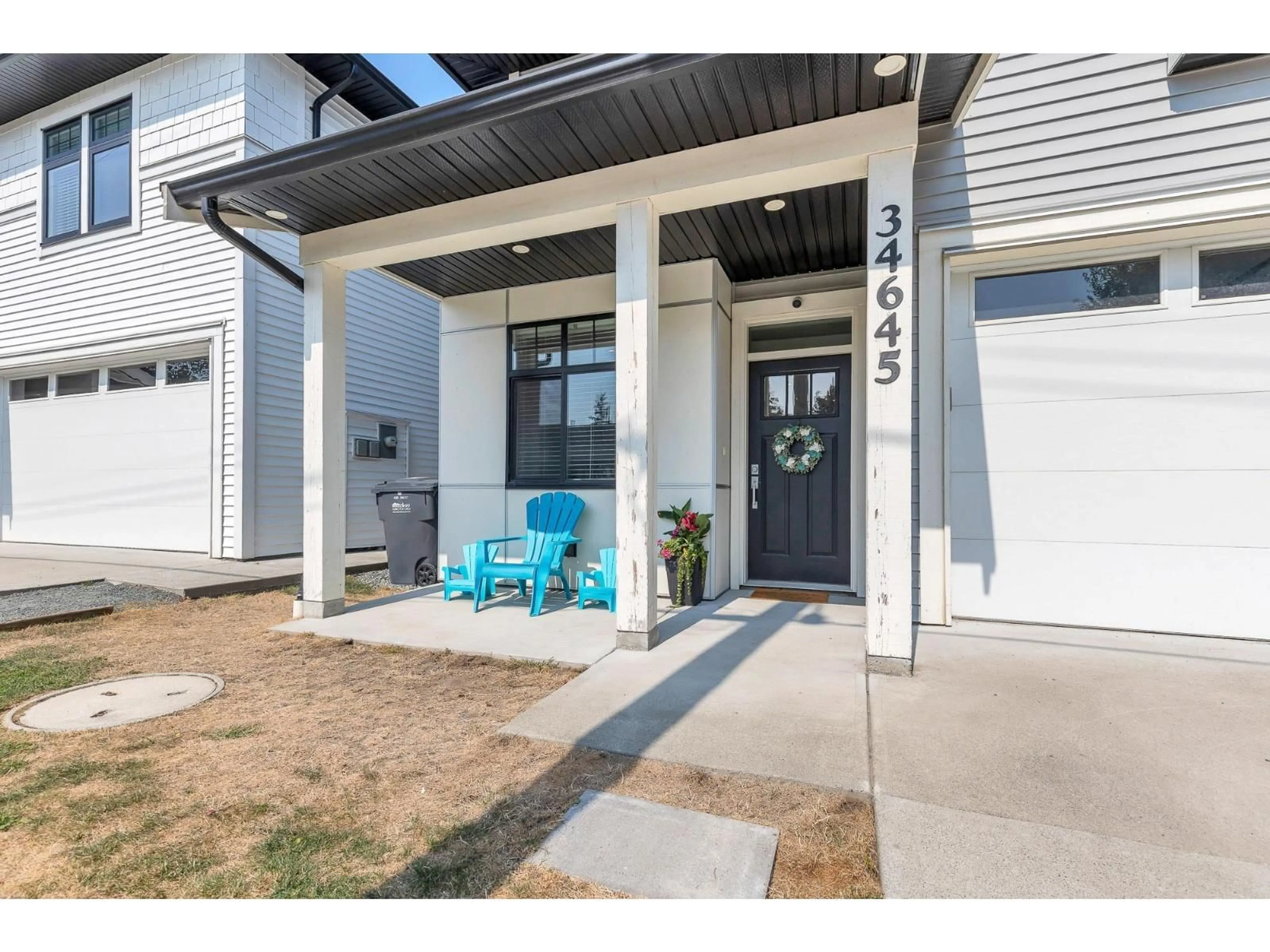 Indoor entryway for 34645 3RD, Abbotsford British Columbia V2S8B9