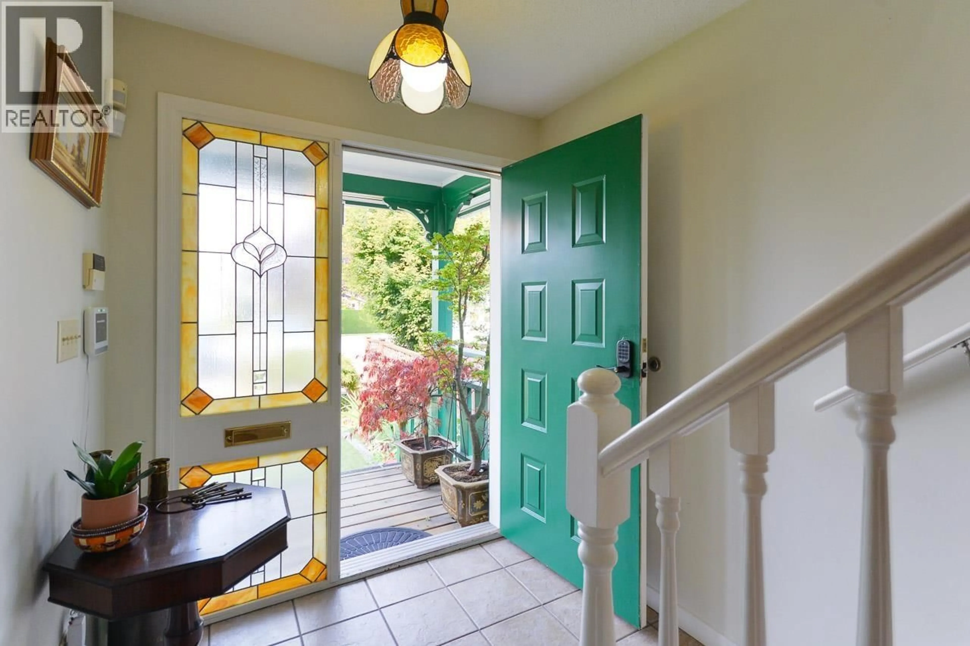 Indoor entryway for 3580 BROADWAY STREET, Richmond British Columbia V7E2X8