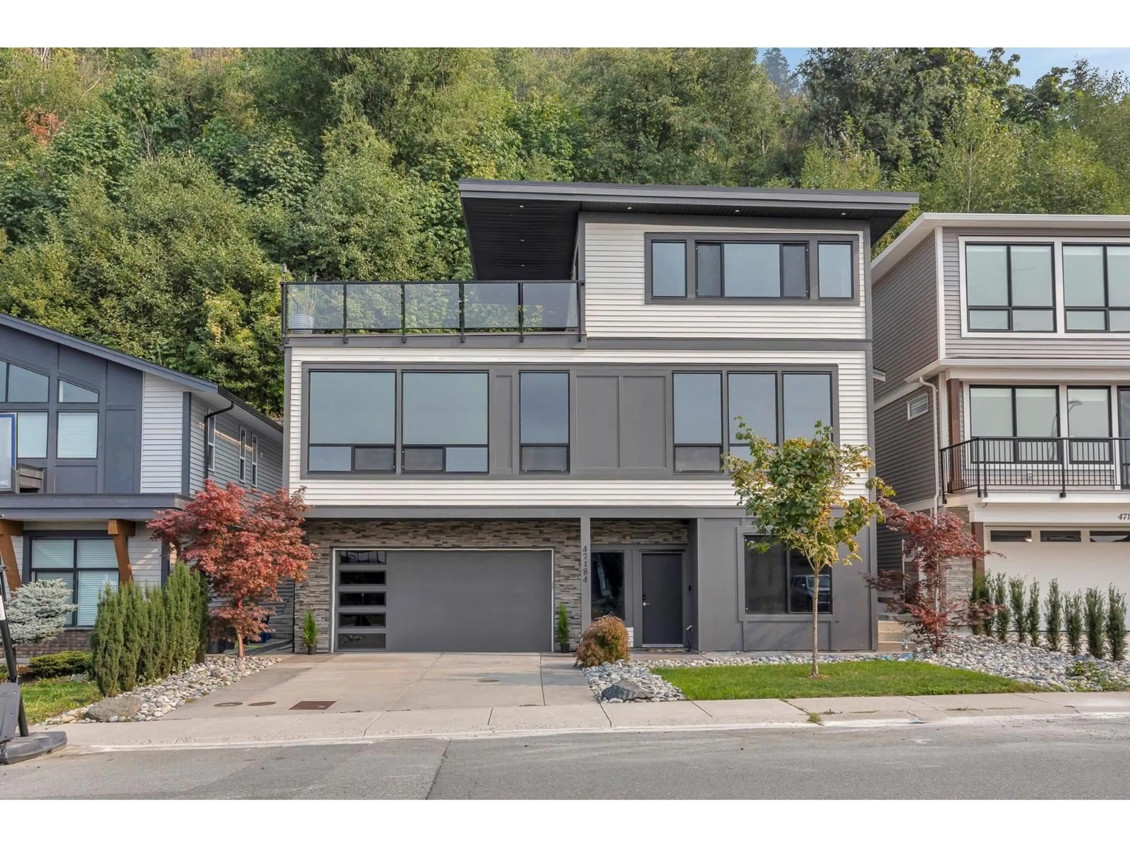 Home with vinyl exterior material, street for 47184 SYLVAN DRIVE, Chilliwack British Columbia V2R0R8