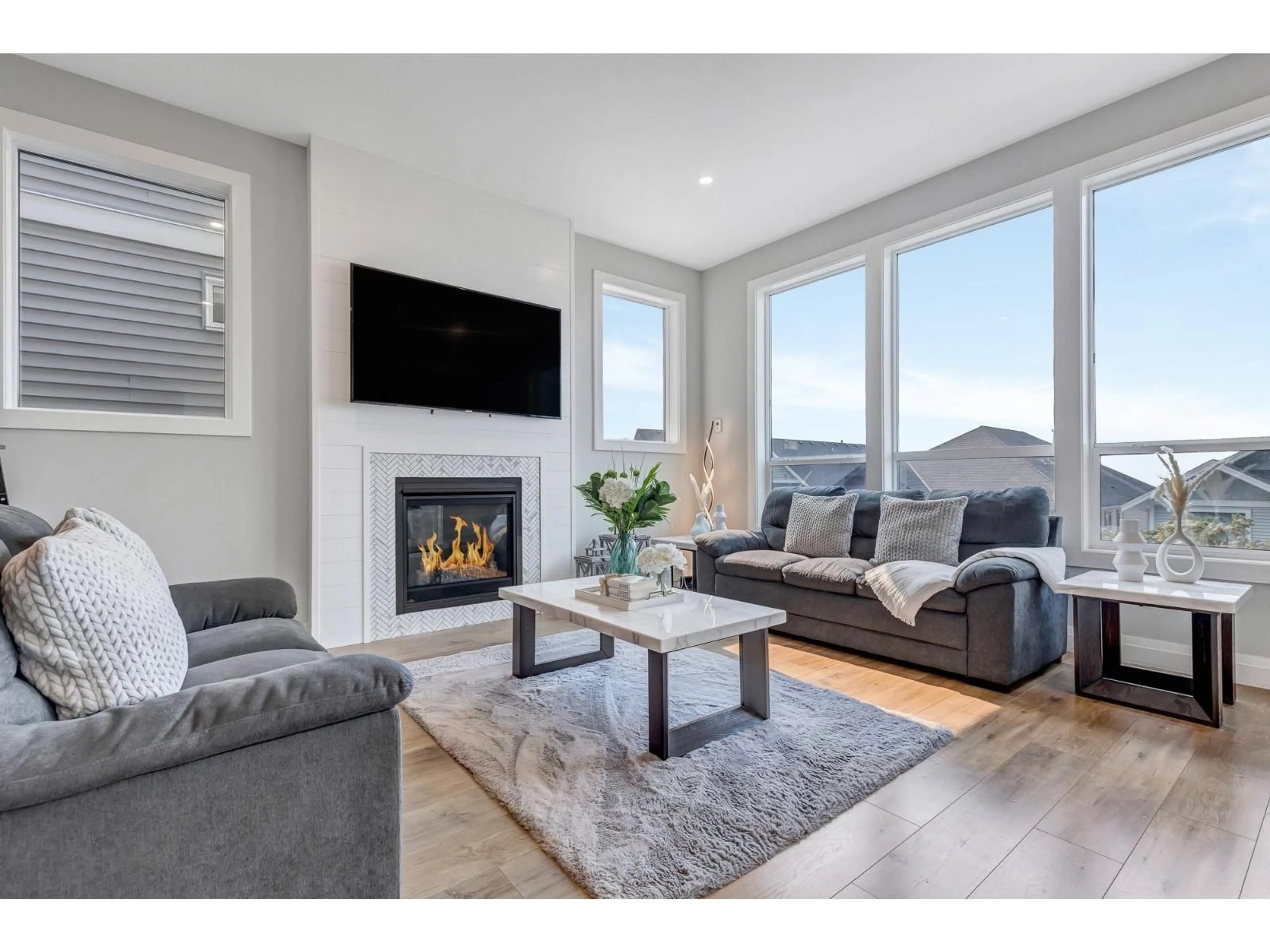 Living room with furniture, unknown for 47184 SYLVAN DRIVE, Chilliwack British Columbia V2R0R8