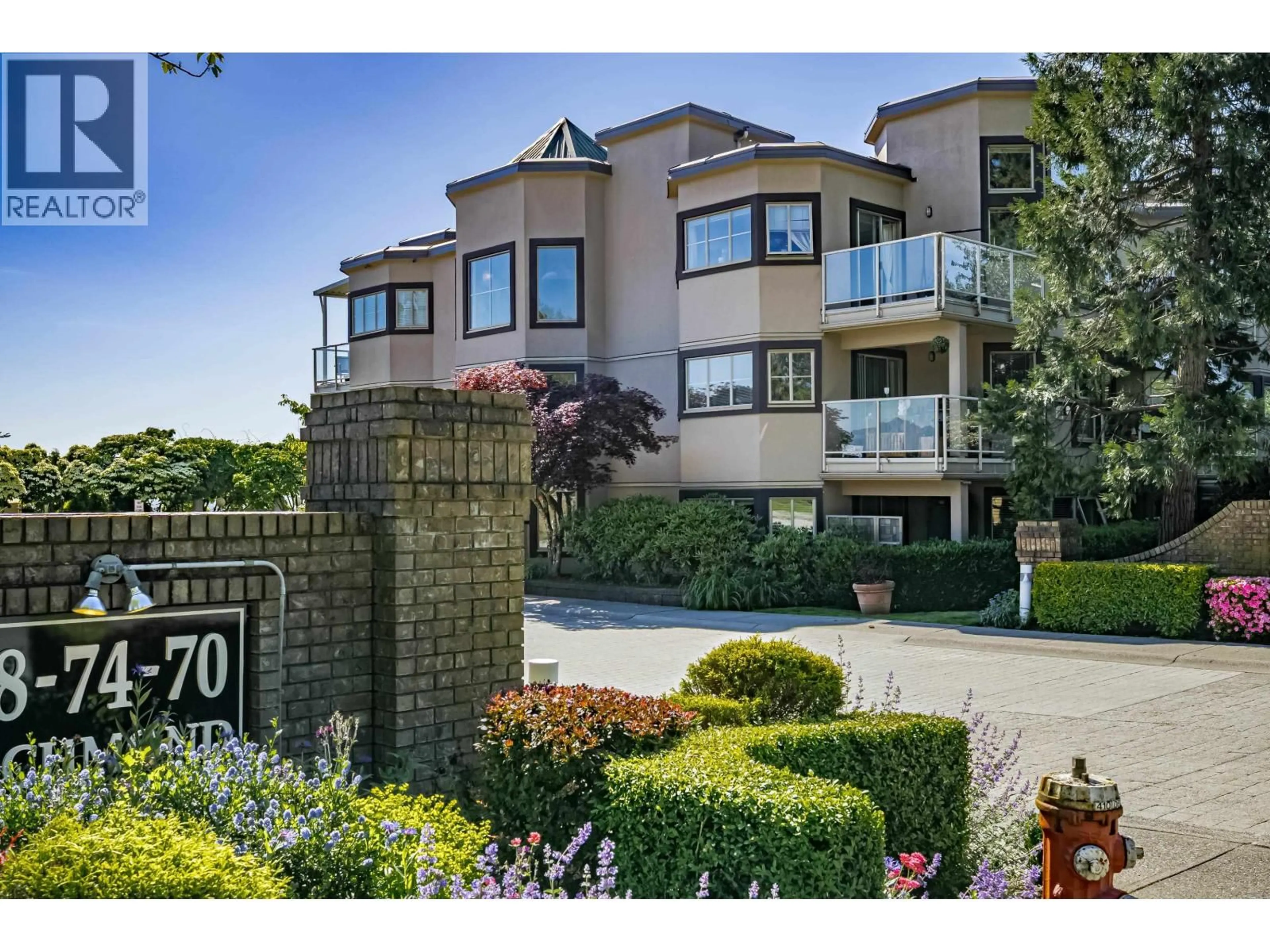 A pic from outside/outdoor area/front of a property/back of a property/a pic from drone, street for 101 - 70 RICHMOND STREET, New Westminster British Columbia V3L5S8