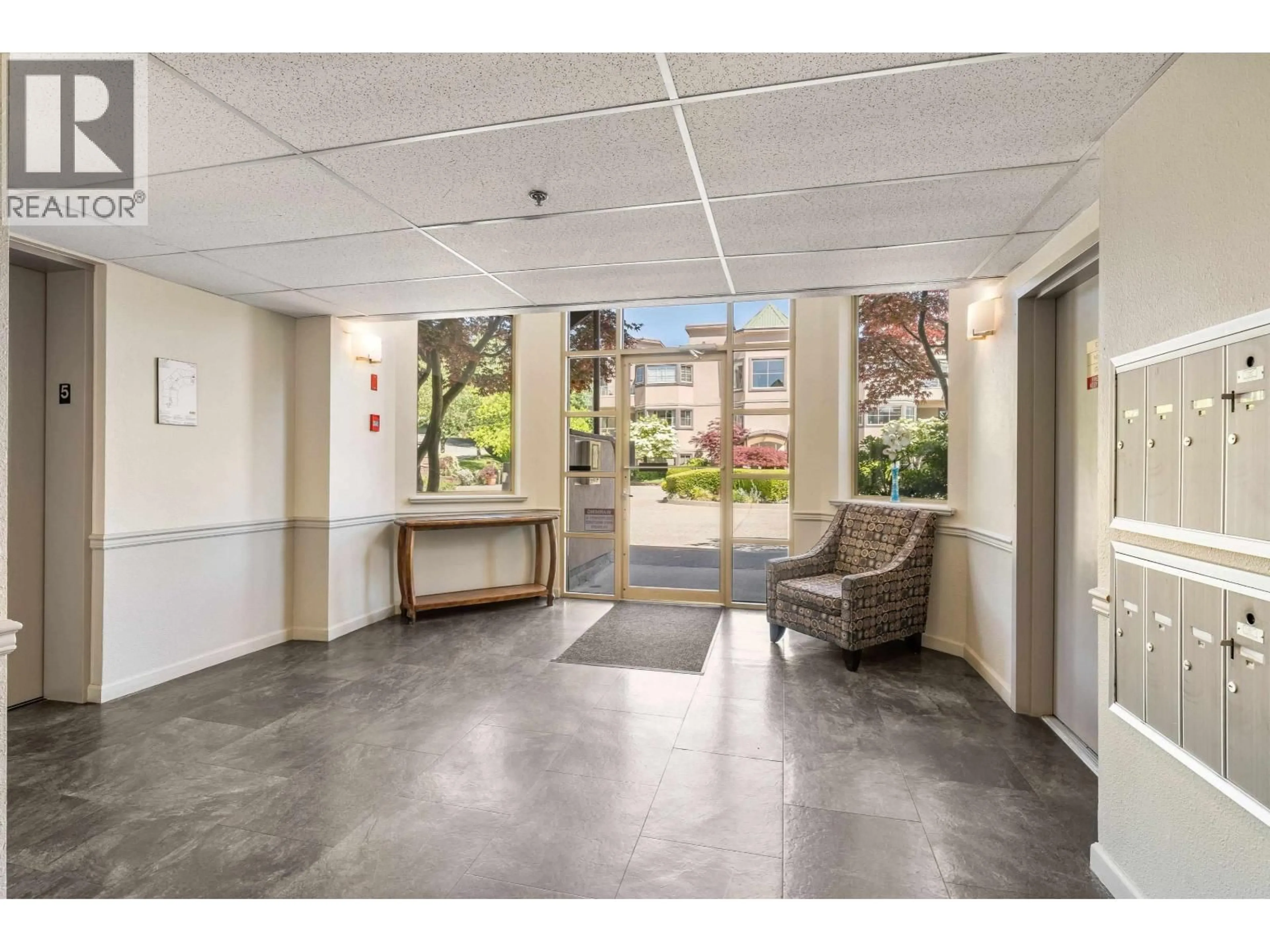 Indoor foyer for 101 - 70 RICHMOND STREET, New Westminster British Columbia V3L5S8