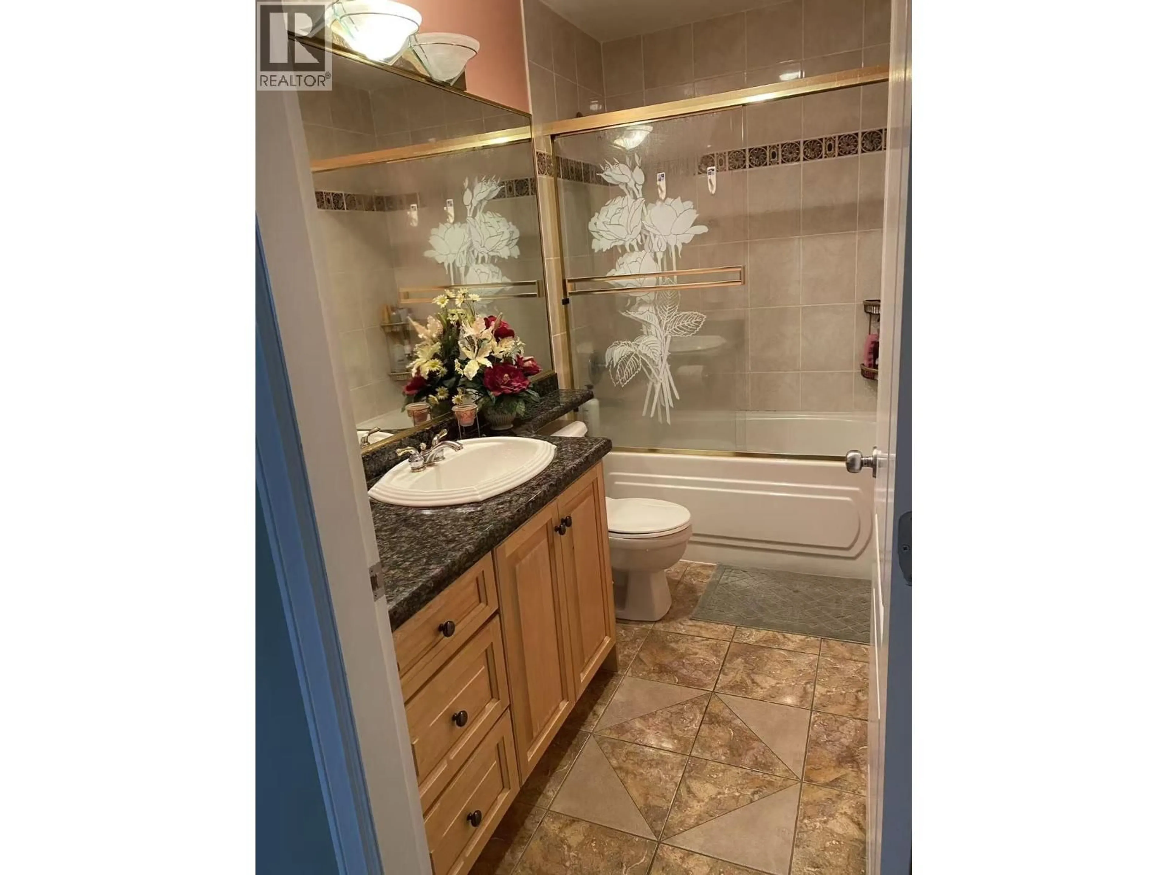 Standard bathroom, ceramic/tile floor for 6060 CLINTON STREET, Burnaby British Columbia V5J2M5