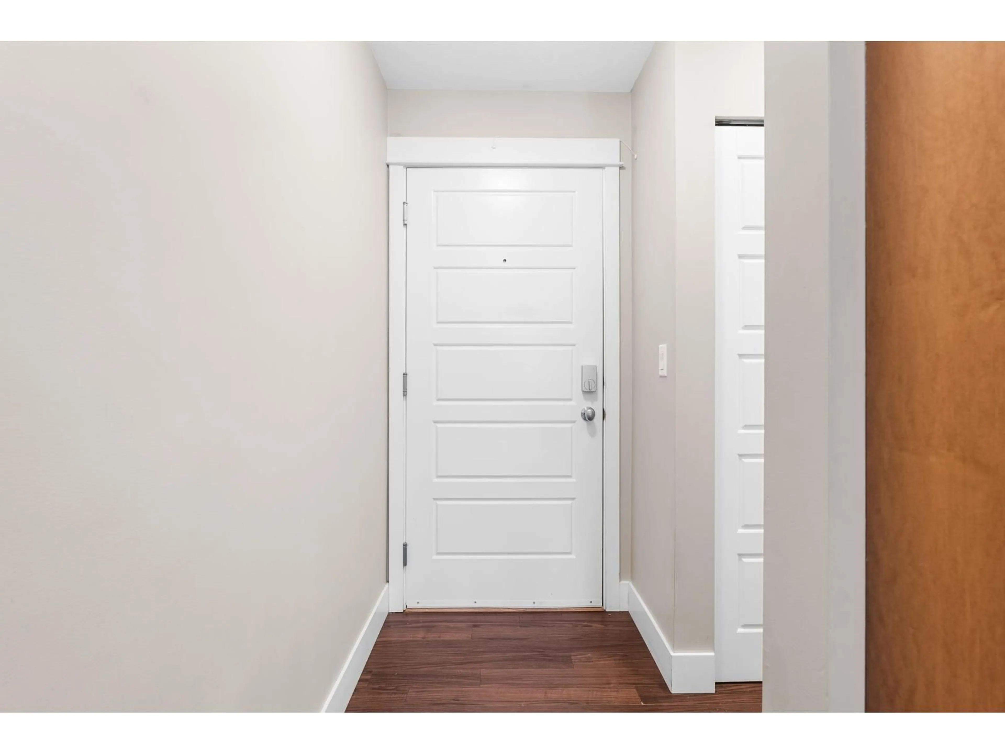 Indoor entryway for 201 - 30525 CARDINAL, Abbotsford British Columbia V2T0A8