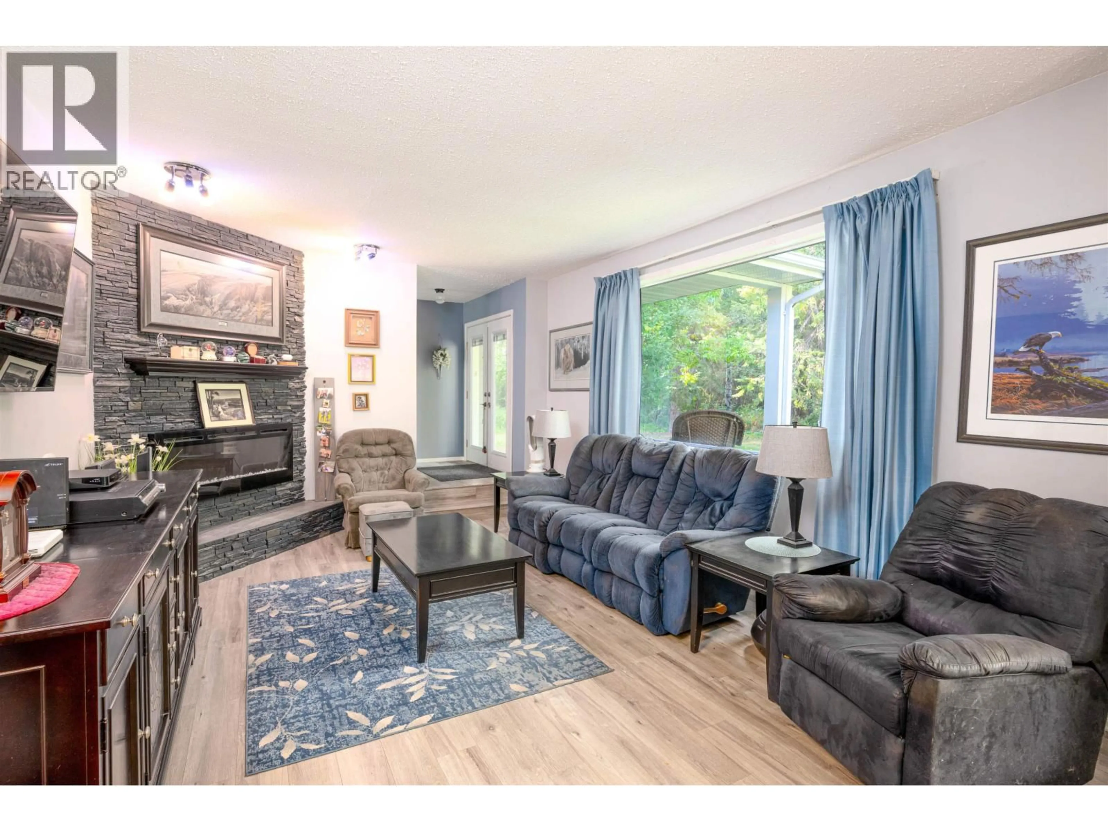 Living room with furniture, wood/laminate floor for 12095 GUY ROAD, Beaverley British Columbia V2N5B9