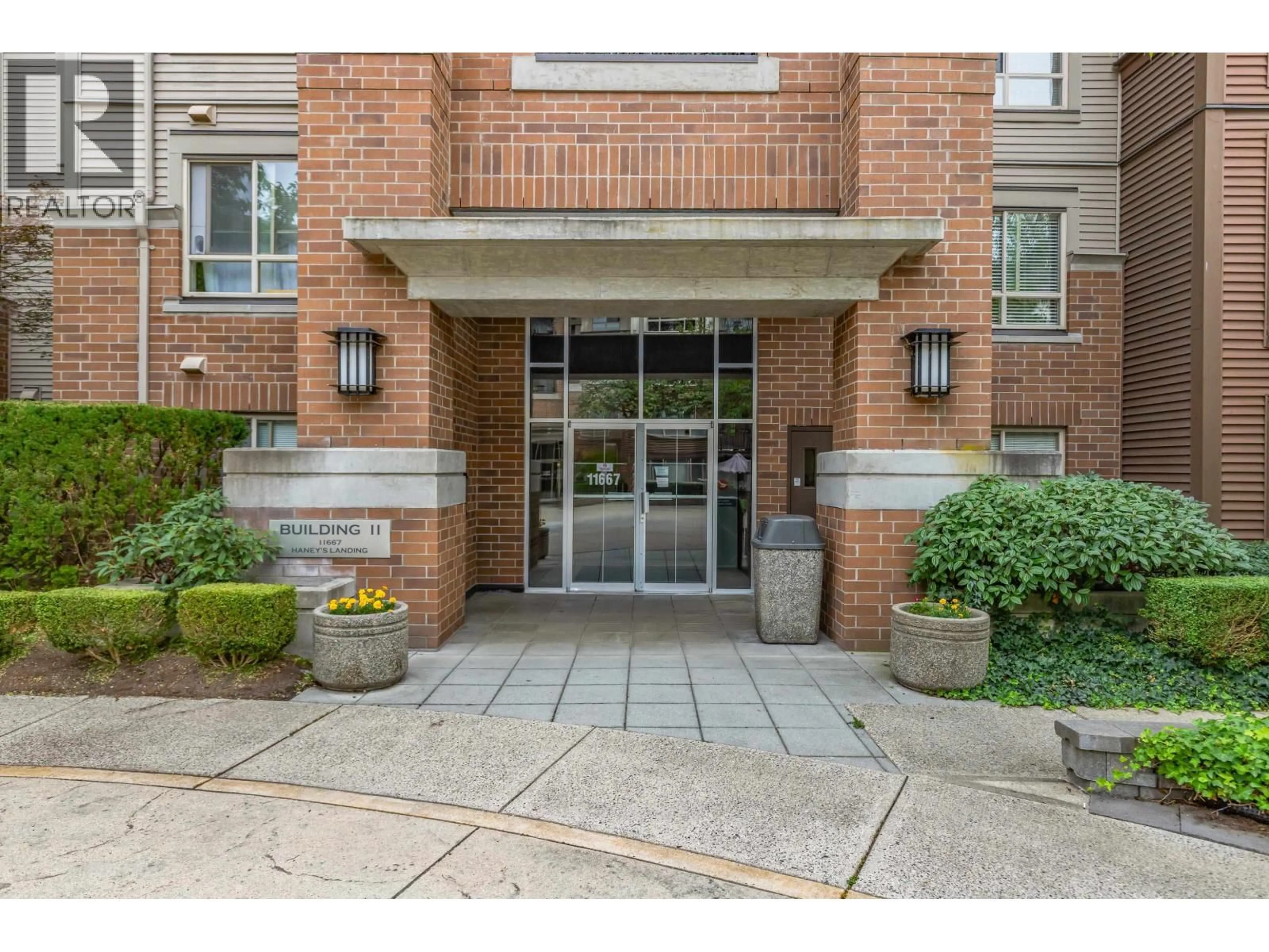 Indoor foyer for 303 - 11667 HANEY, Maple Ridge British Columbia V2X8W9
