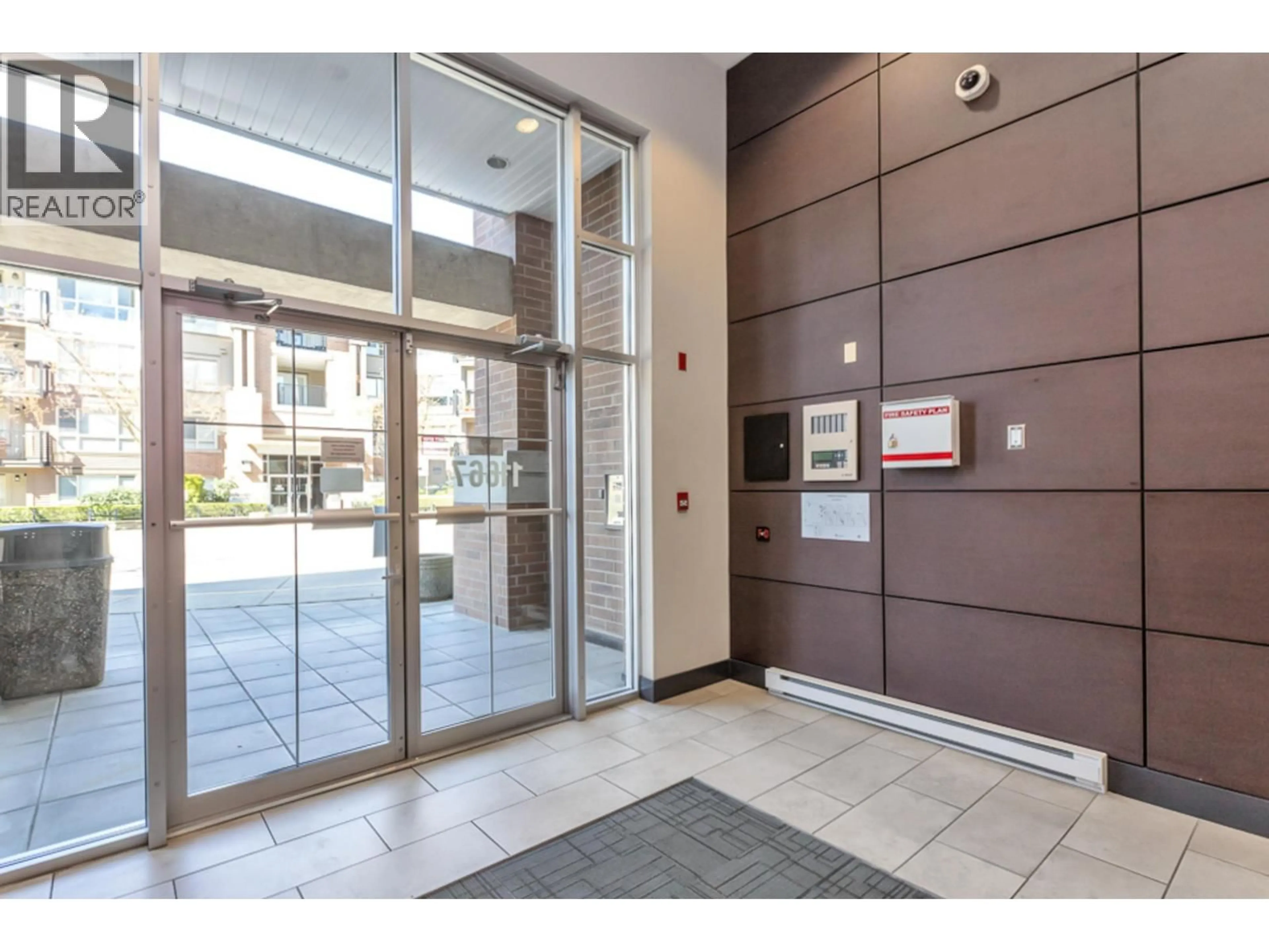 Indoor foyer for 303 - 11667 HANEY, Maple Ridge British Columbia V2X8W9
