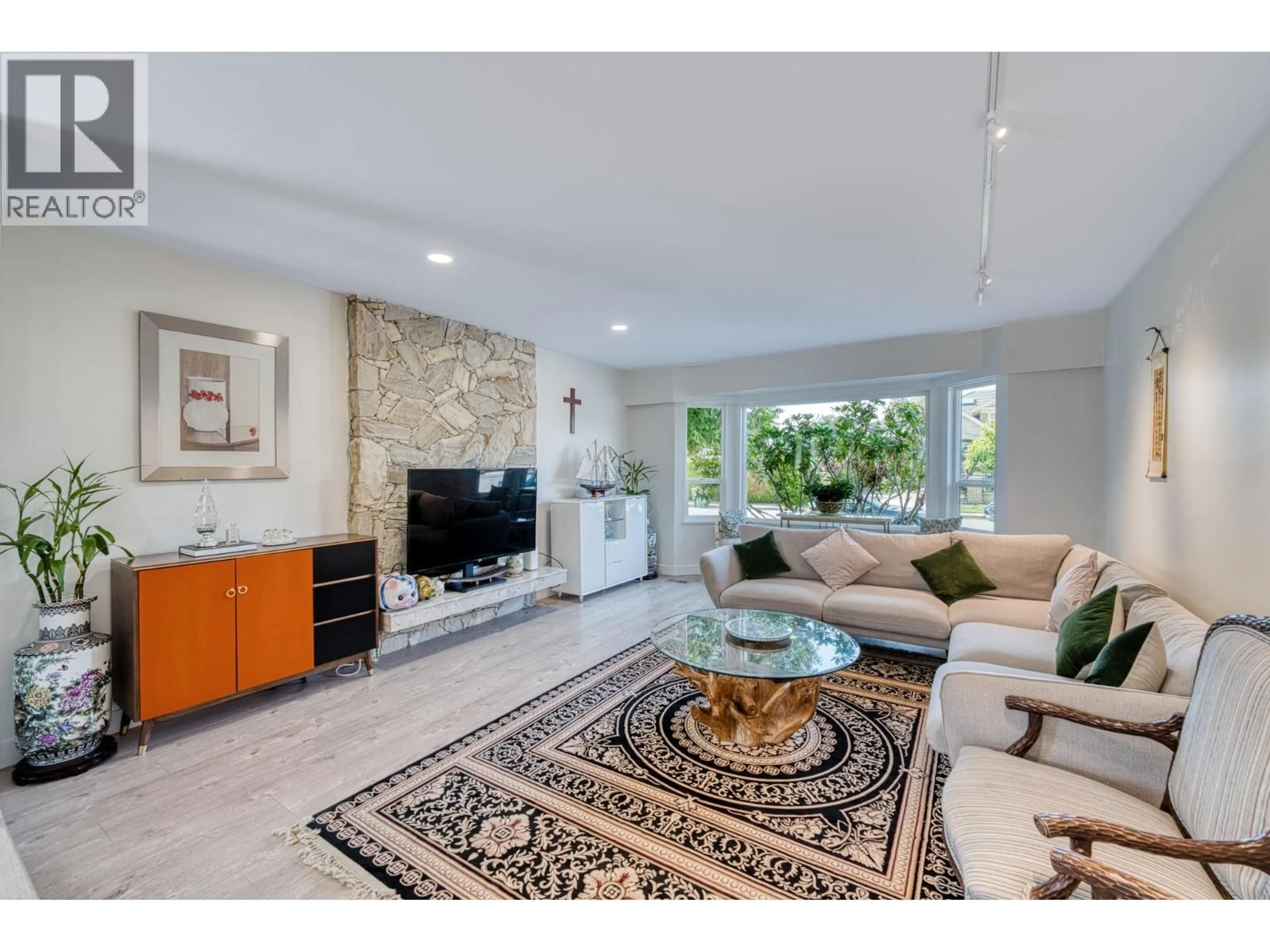 Living room with furniture, ceramic/tile floor for 7700 DAMPIER DRIVE, Richmond British Columbia V7C4P1