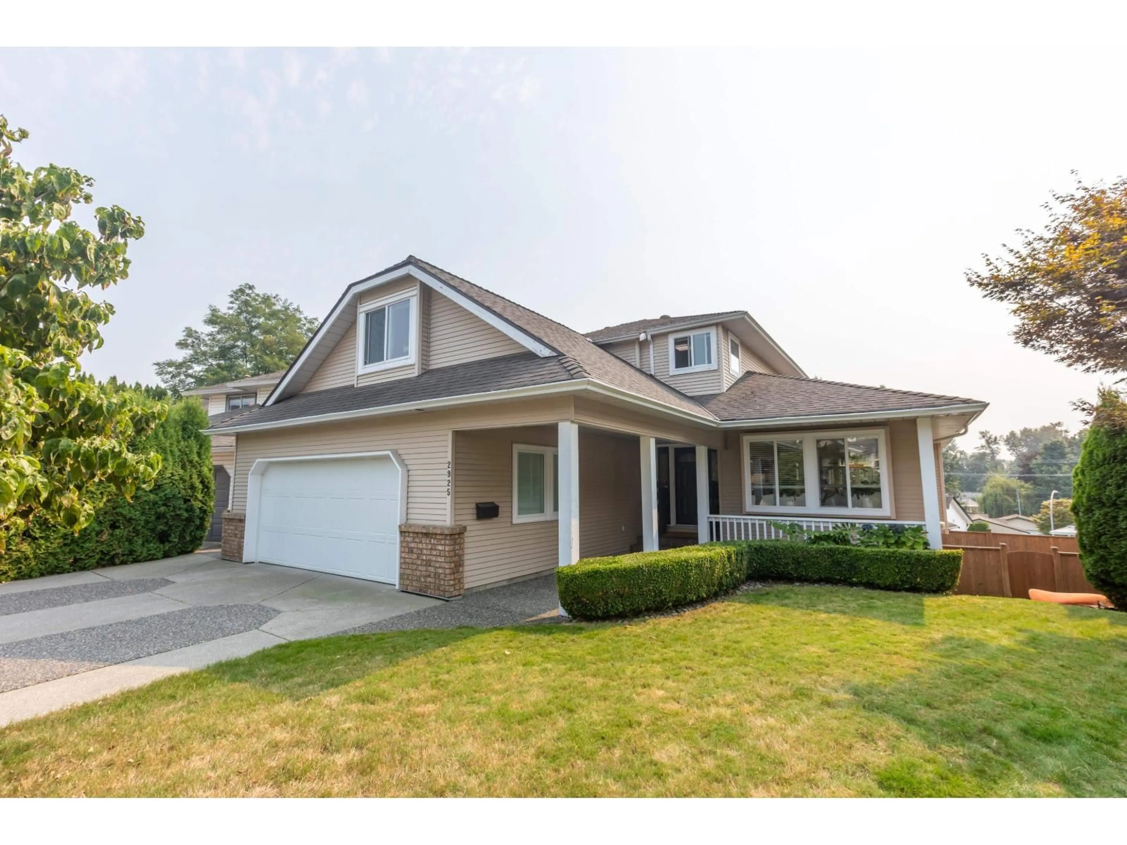 Home with vinyl exterior material, street for 2925 SIDONI, Abbotsford British Columbia V2T5K1