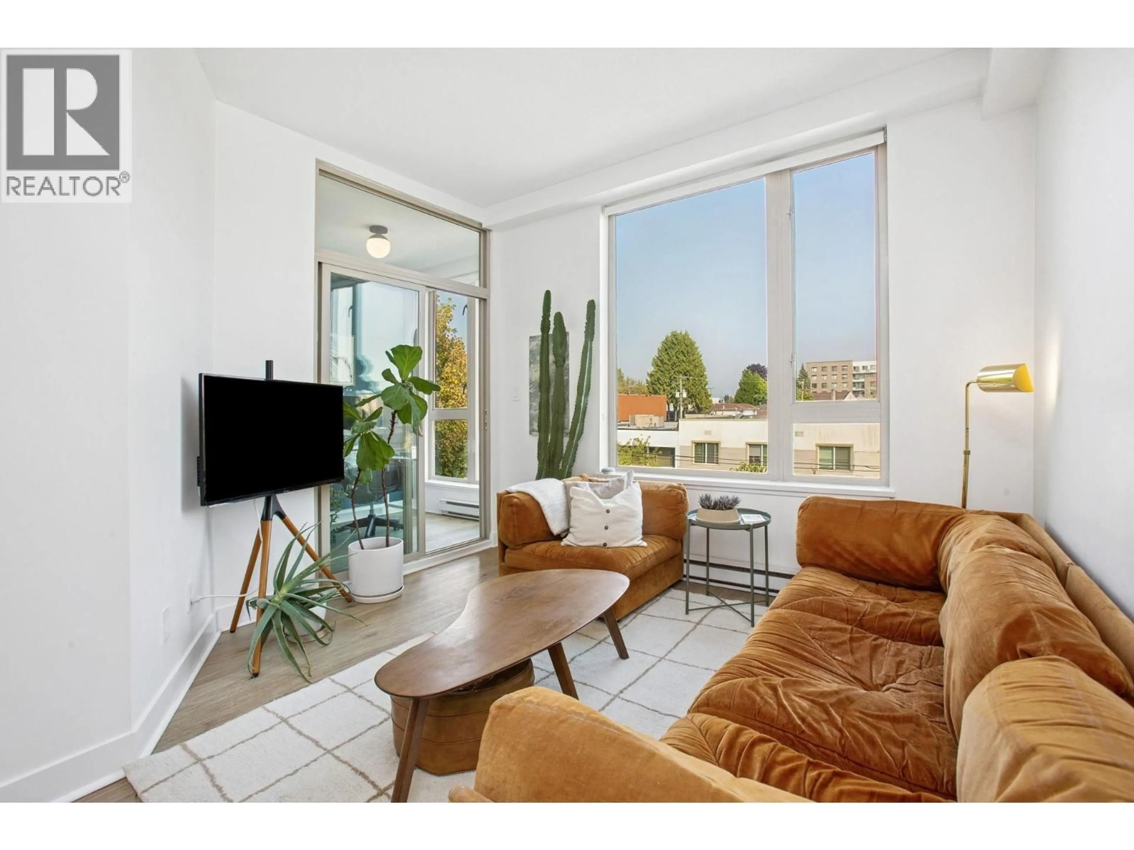 Living room with furniture, unknown for 308 - 688 17TH AVENUE, Vancouver British Columbia V5V0A8