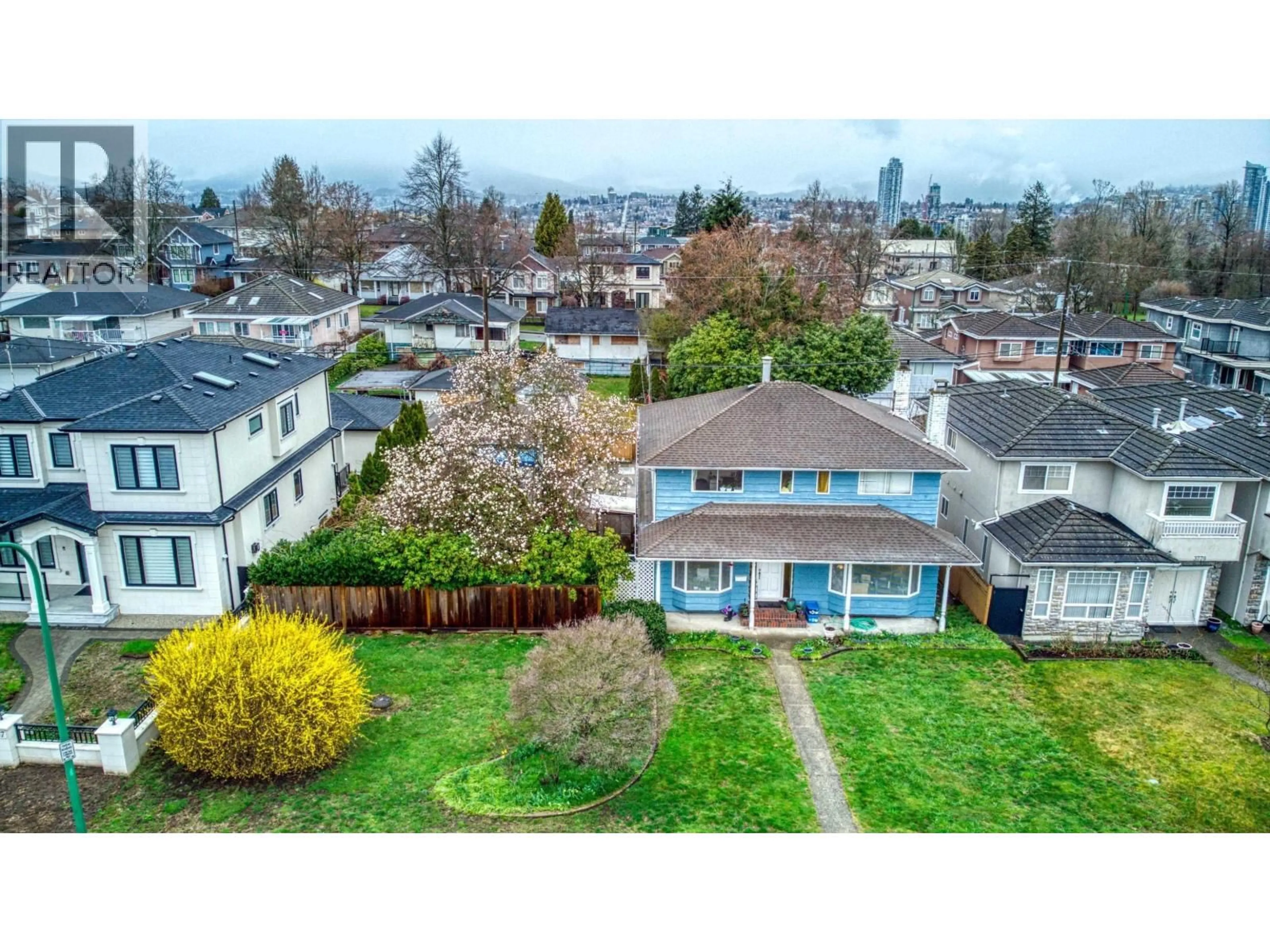 A pic from outside/outdoor area/front of a property/back of a property/a pic from drone, unknown for 3775 ELMWOOD STREET, Burnaby British Columbia V5G1R8