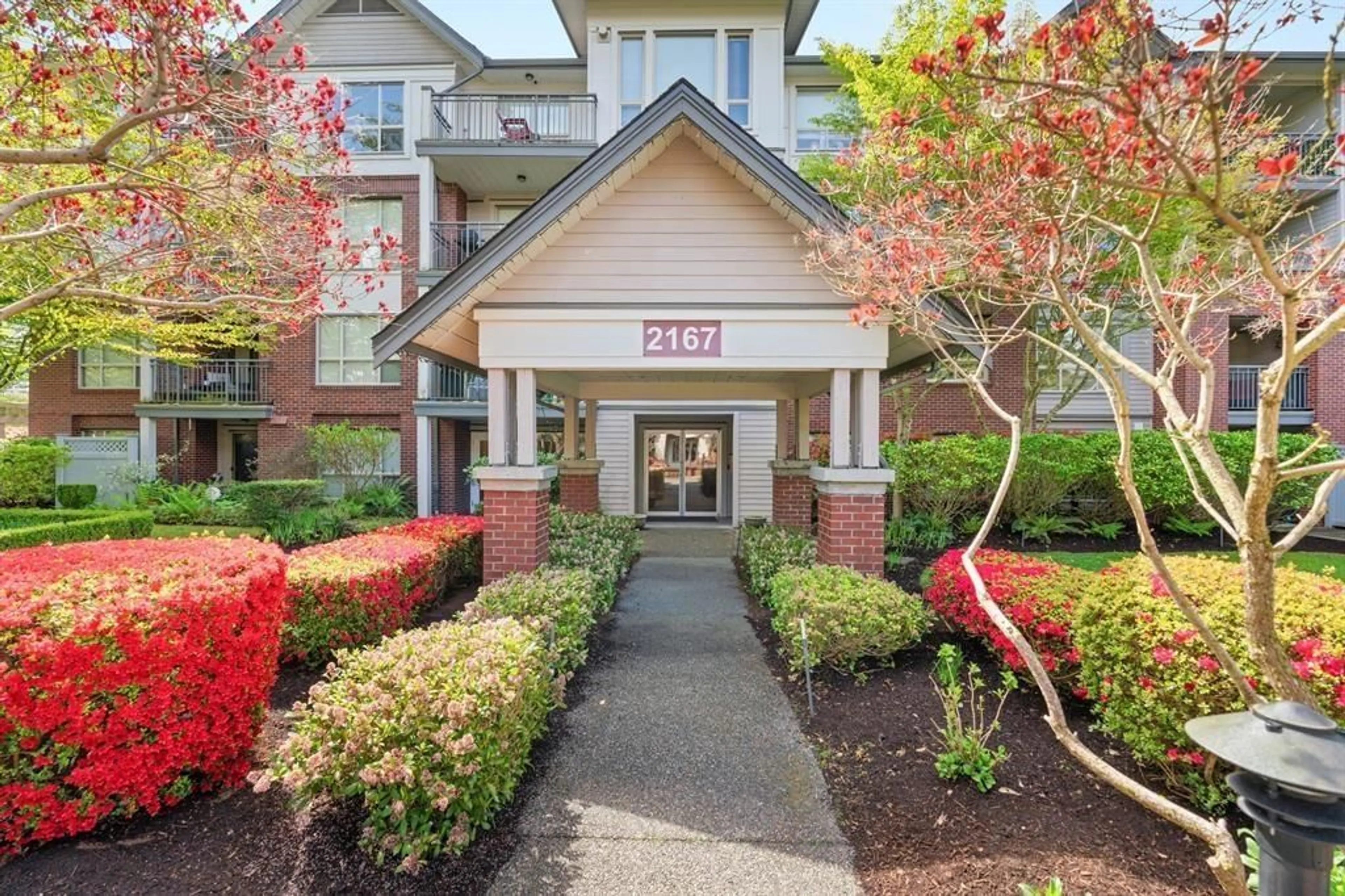 Indoor foyer for 310 - 2167 152, Surrey British Columbia V4A4P1