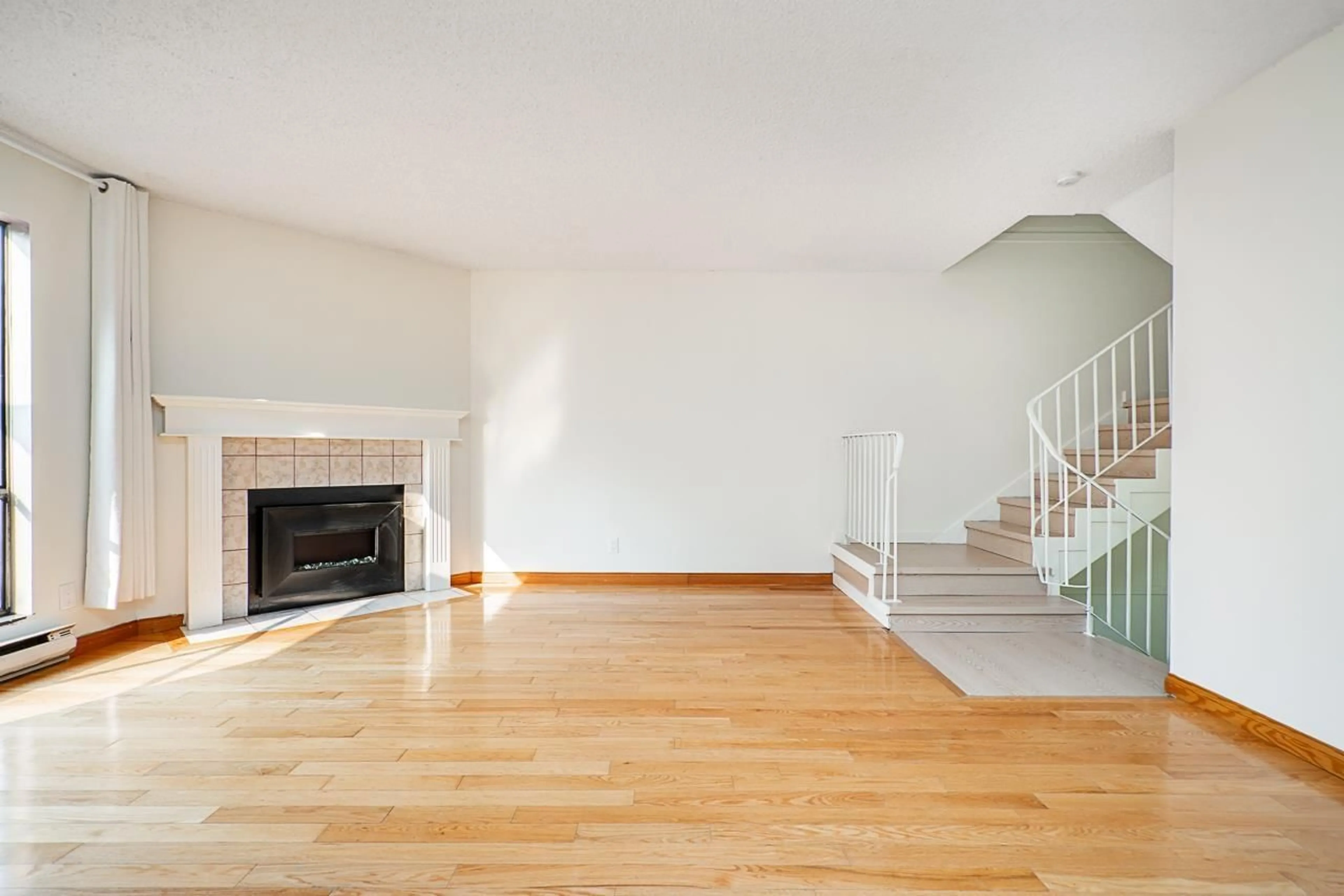 Unknown for 10570 HOLLY PARK, Surrey British Columbia V3R6X9