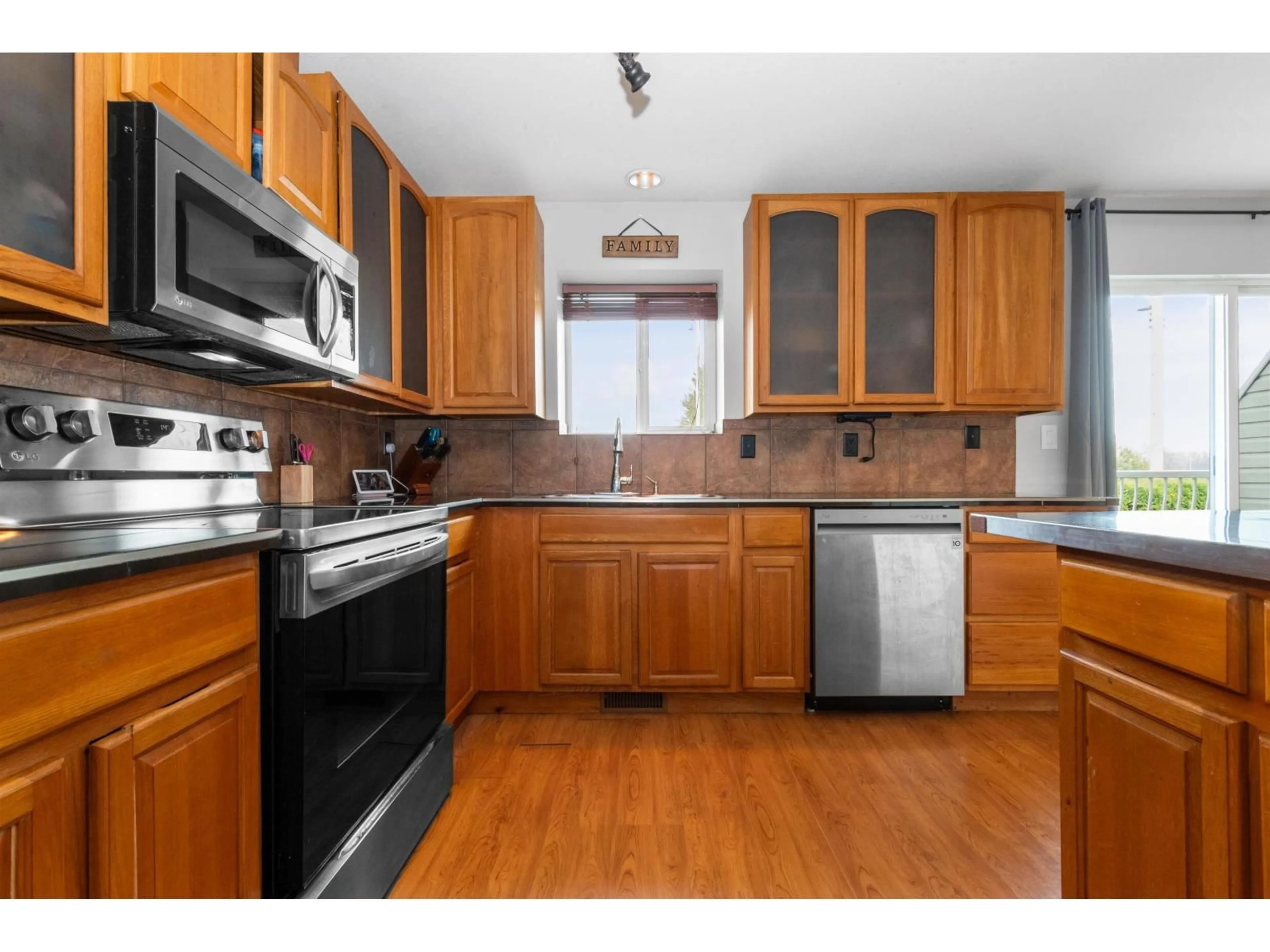 Standard kitchen, wood/laminate floor for 3 - 45090 LUCKAKUCK WAY, Chilliwack British Columbia V2R3Z5