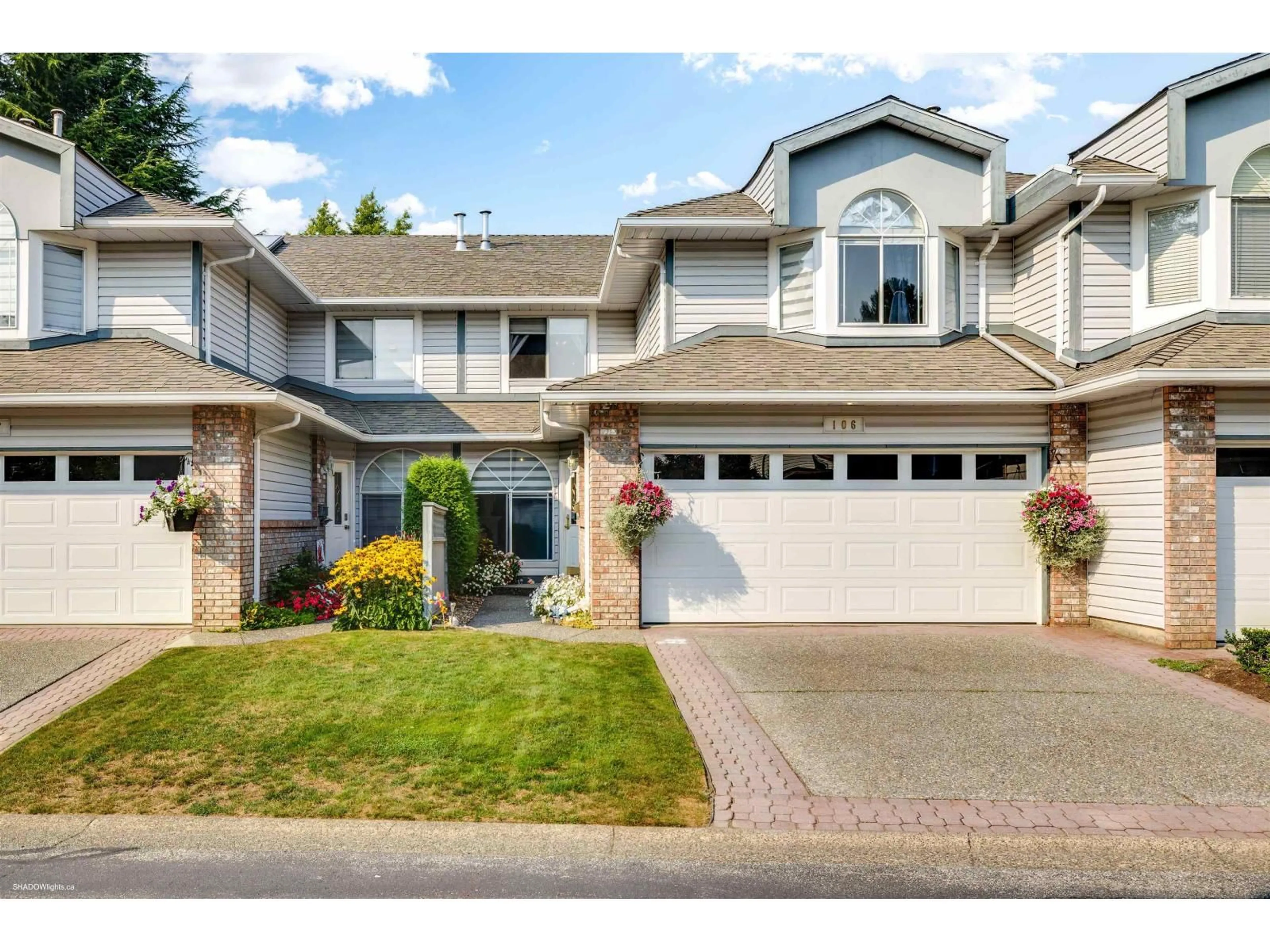 Home with vinyl exterior material, street for 106 - 12044 BOUNDARY SOUTH, Surrey British Columbia V3X2B4
