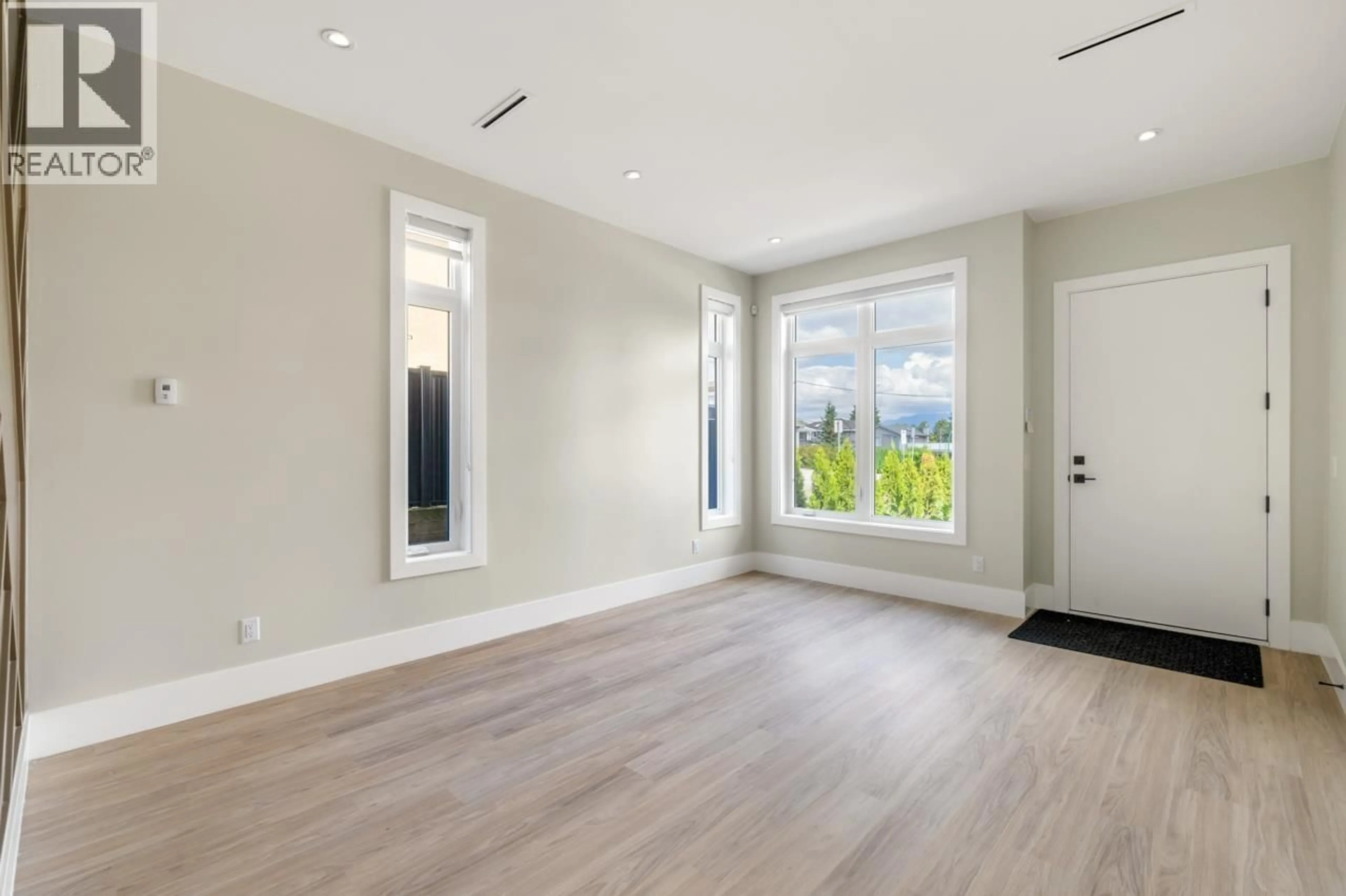 A pic of a room for 1 - 4096 NITHSDALE STREET, Burnaby British Columbia V5G1P6