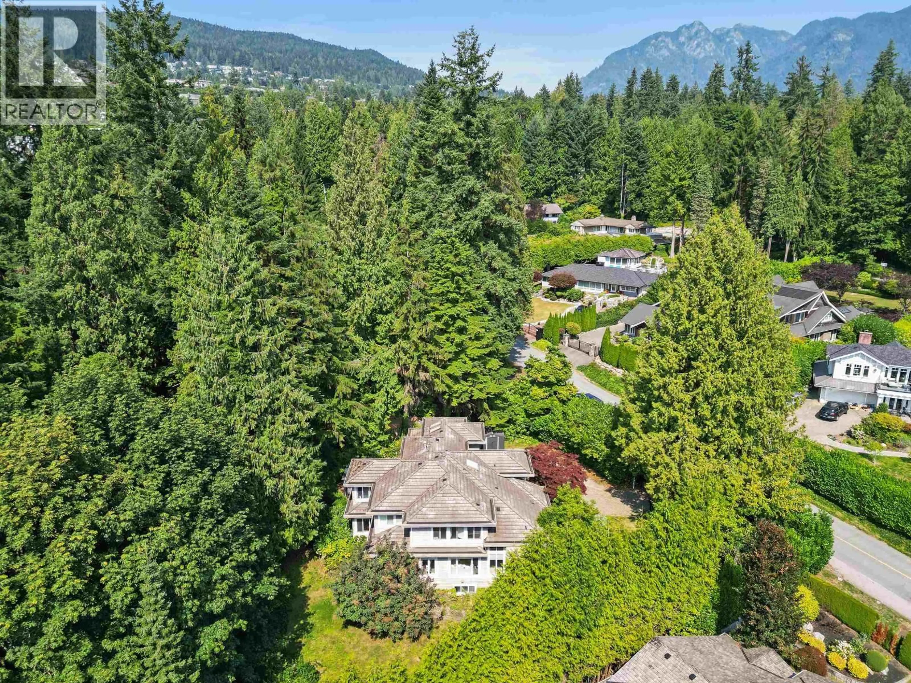 A pic from outside/outdoor area/front of a property/back of a property/a pic from drone, mountain view for 520 HADDEN DRIVE, West Vancouver British Columbia V7S1G7