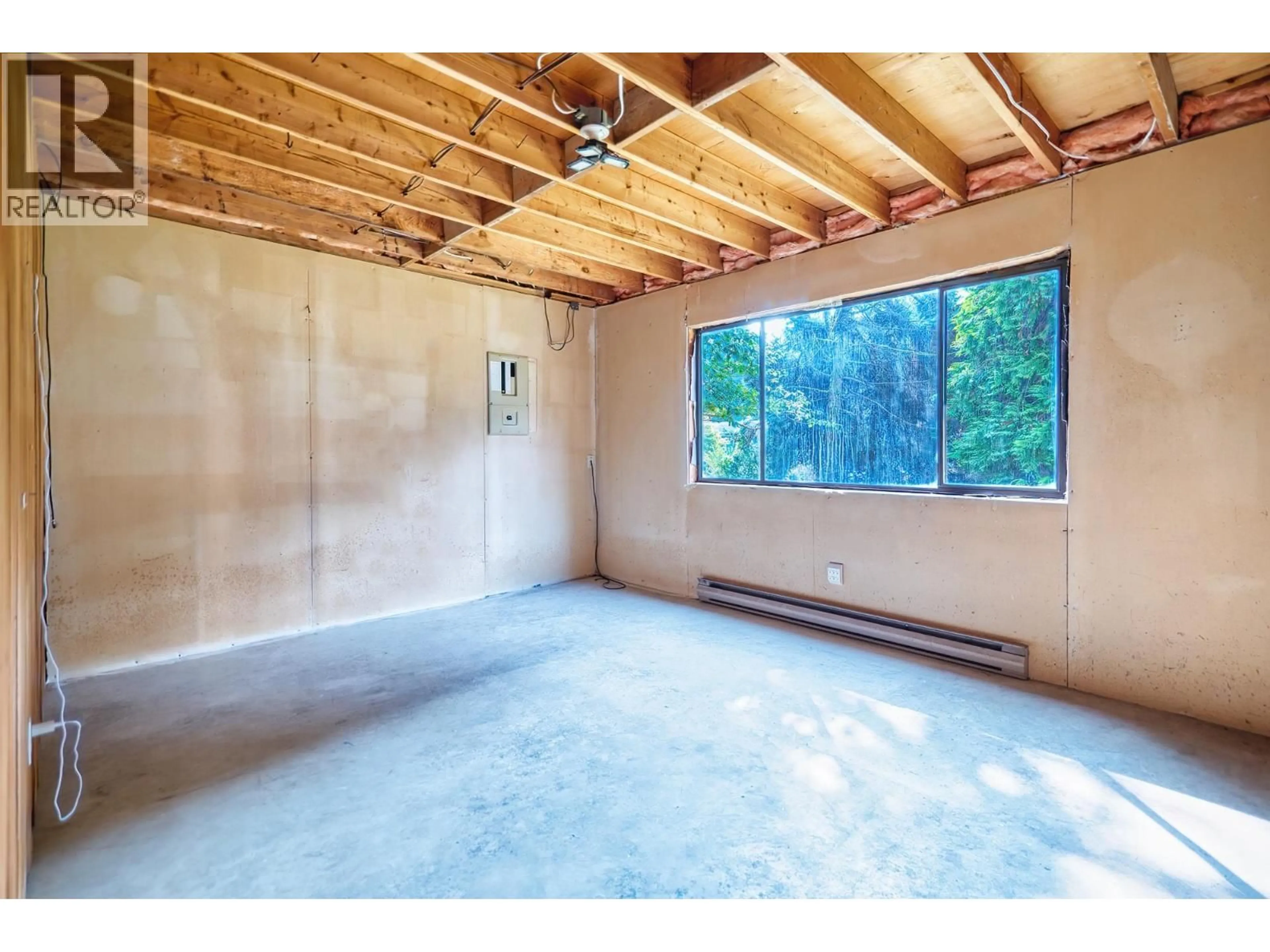 A pic of a room for 998 FIRCREST ROAD, Gibsons British Columbia V0N1V4