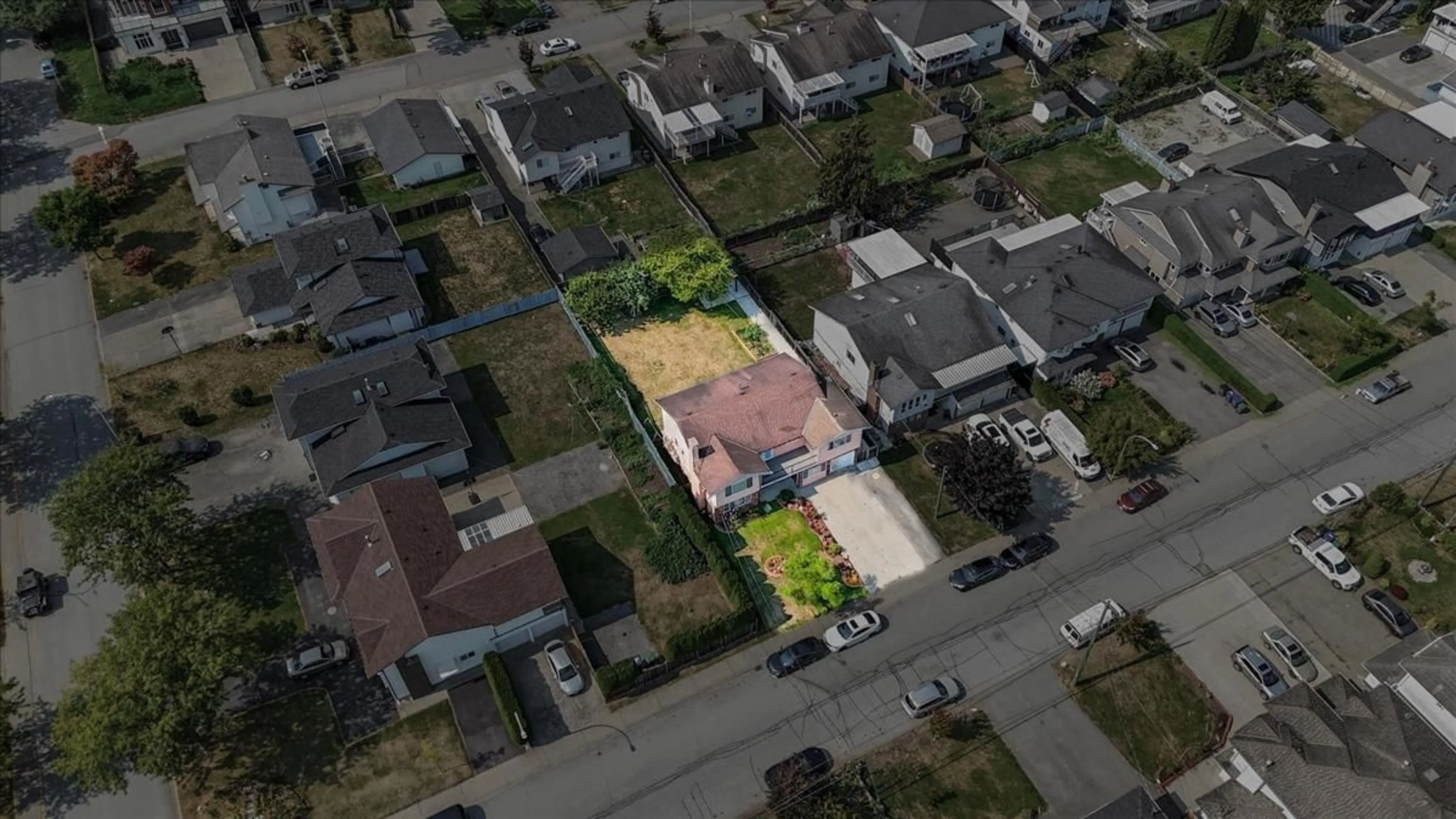 A pic from outside/outdoor area/front of a property/back of a property/a pic from drone, street for 7931 134, Surrey British Columbia V3W9Y1