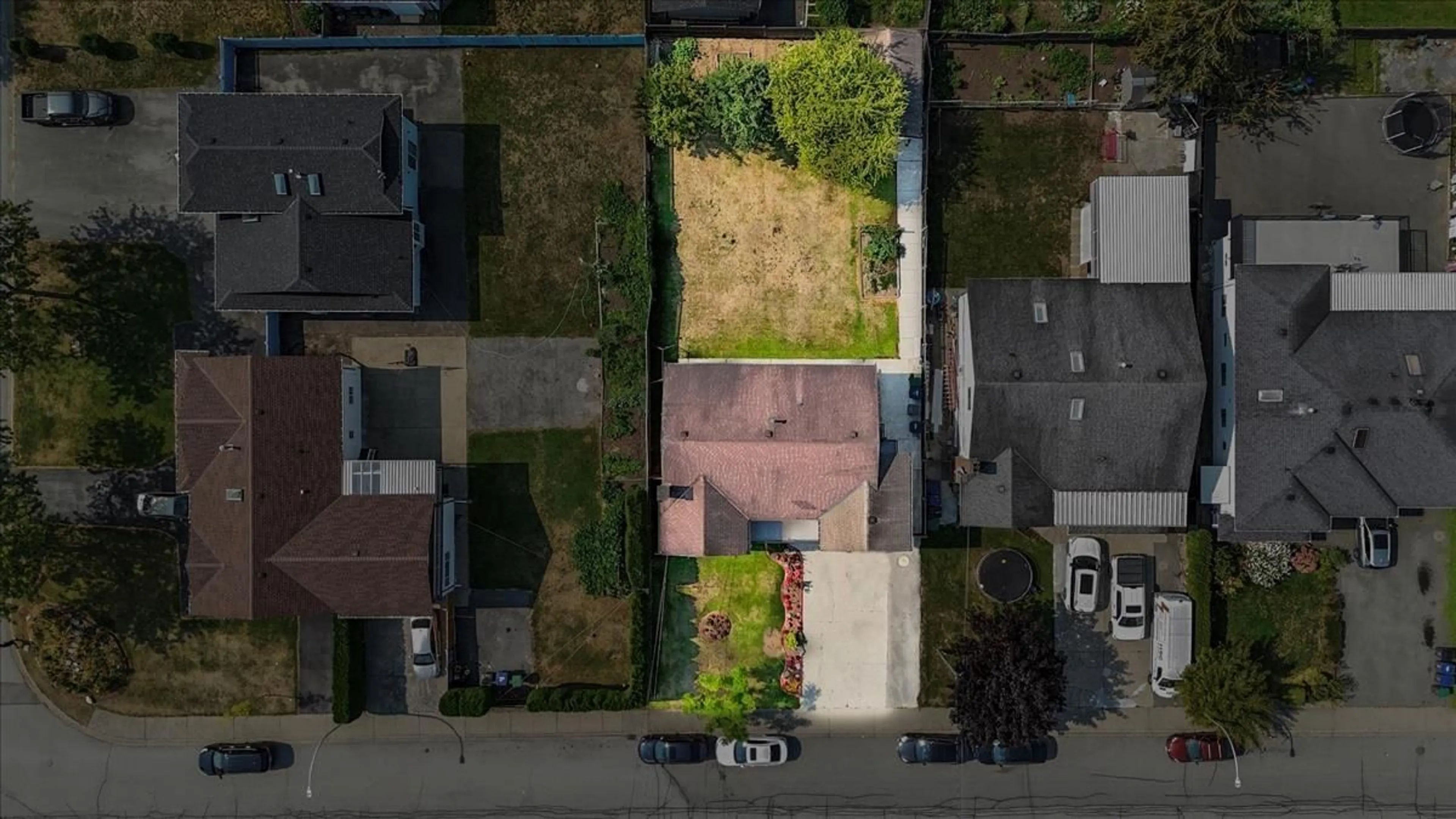 A pic from outside/outdoor area/front of a property/back of a property/a pic from drone, street for 7931 134, Surrey British Columbia V3W9Y1
