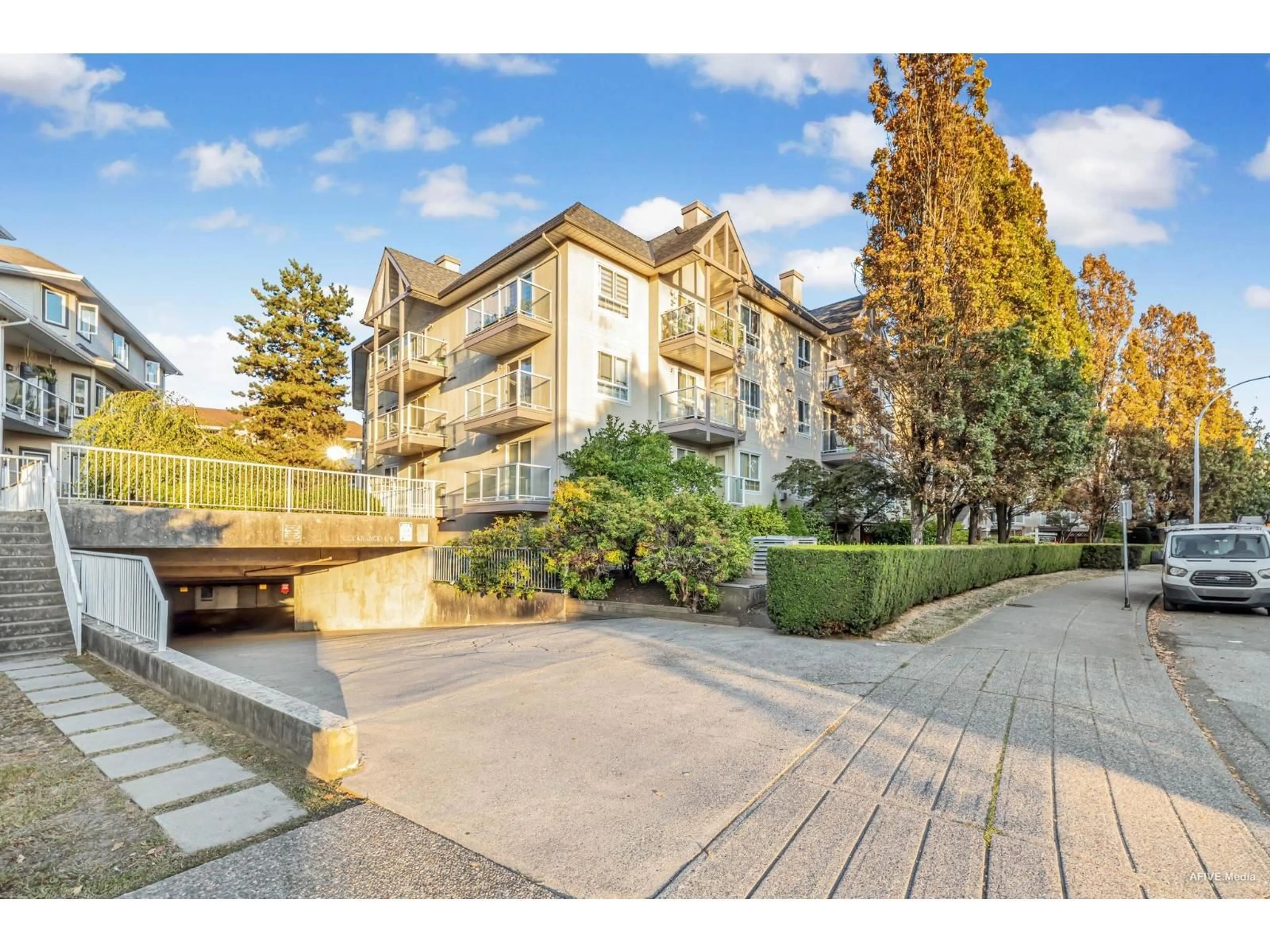 Patio, street for 210 - 8110 120A, Surrey British Columbia V3W3P3