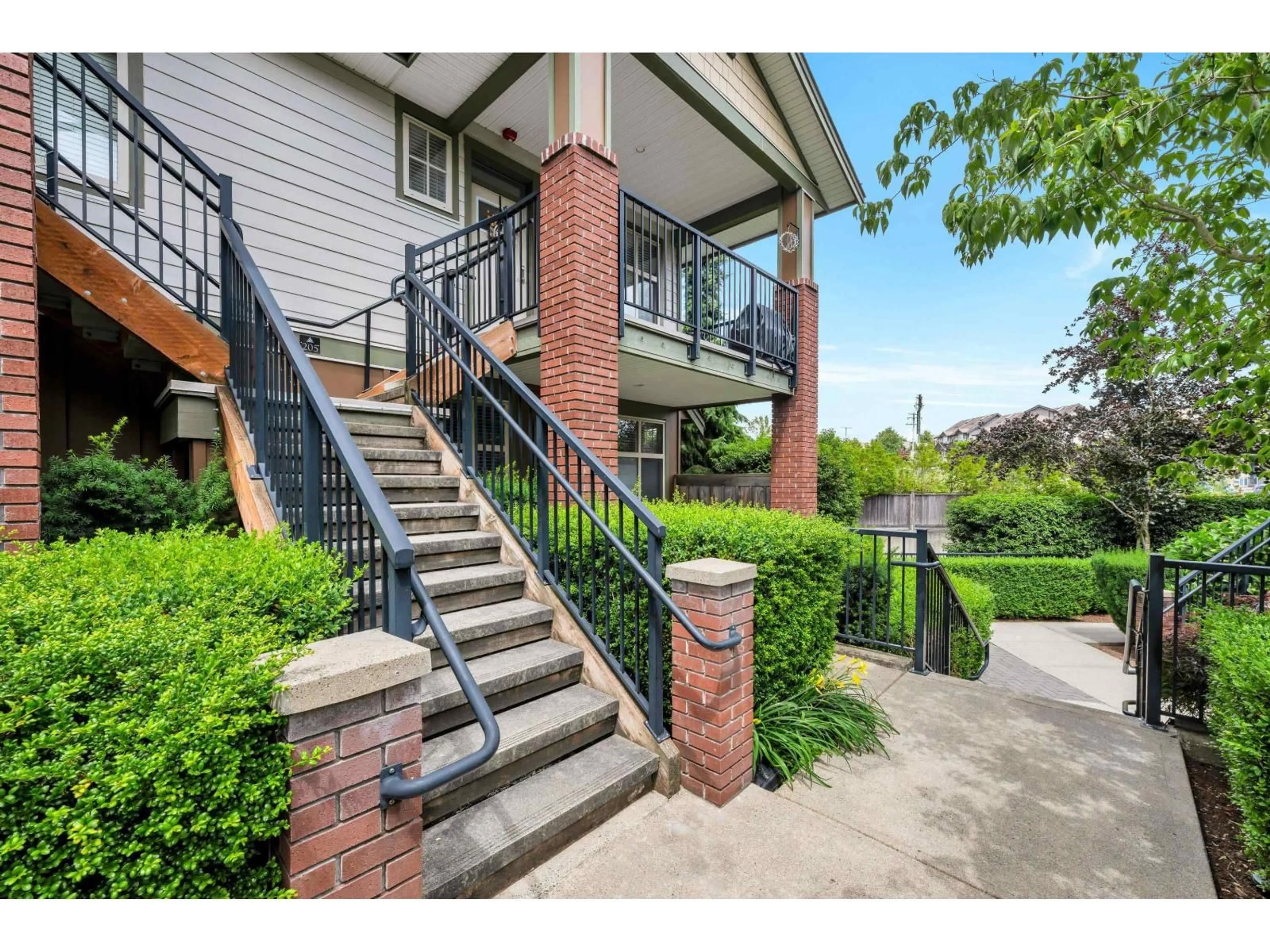 Unknown for 205 - 6706 192 STREET, Surrey British Columbia V4N6M9