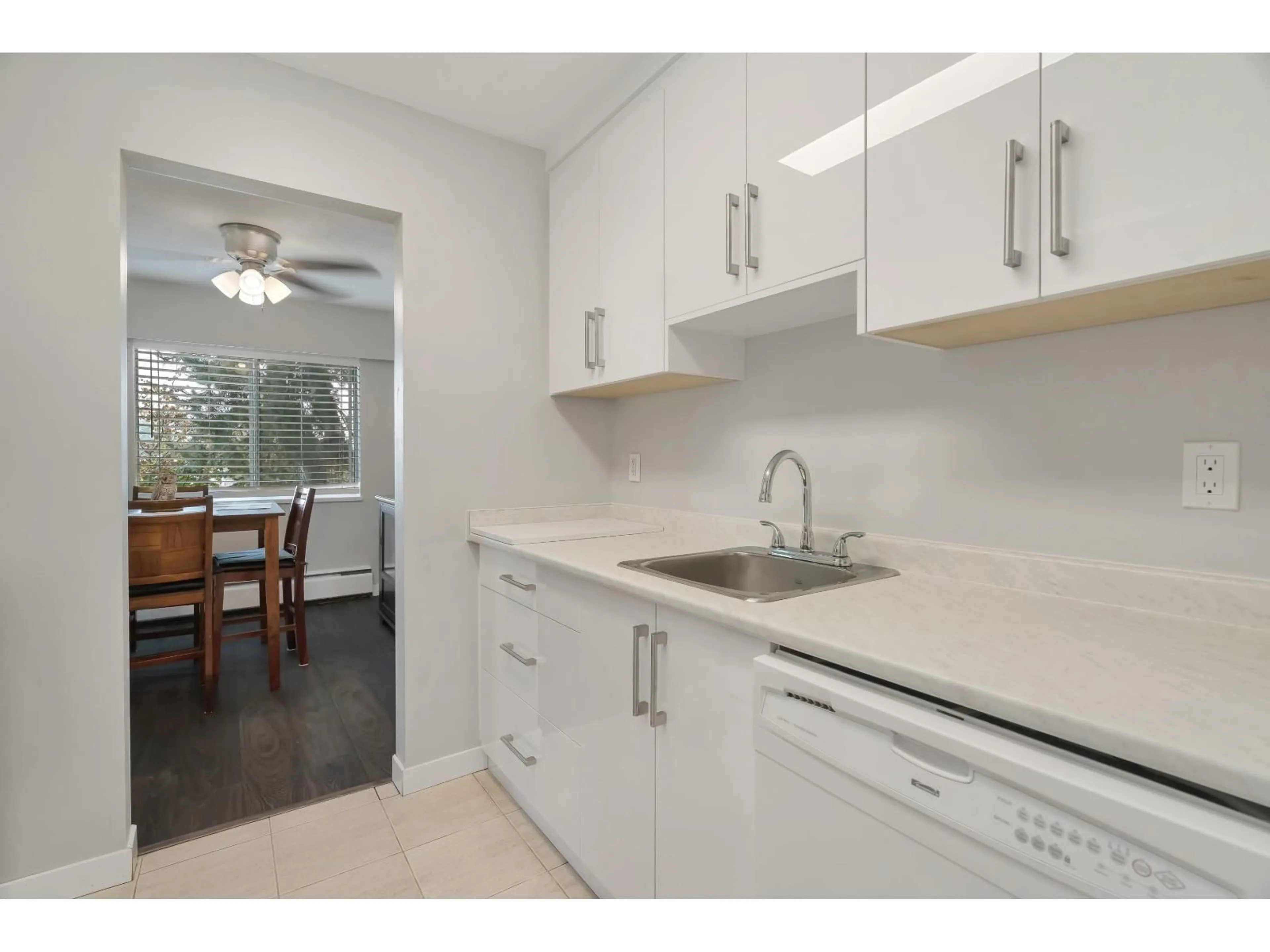 Standard kitchen, unknown for 212A - 8635 120, Delta British Columbia V4C6R5
