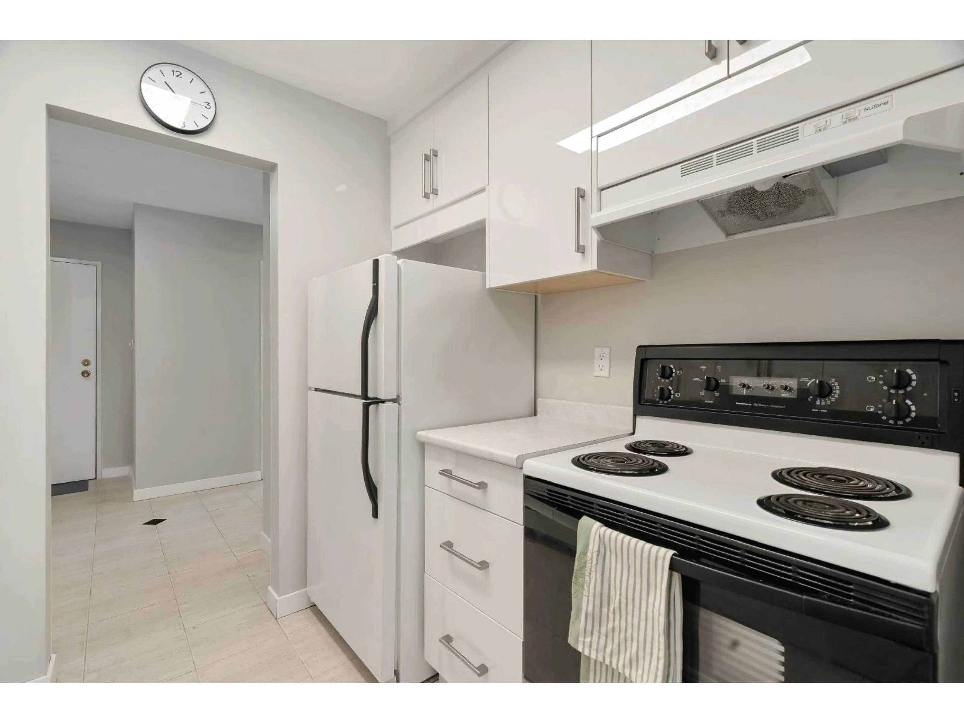 Standard kitchen, unknown for 212A - 8635 120, Delta British Columbia V4C6R5