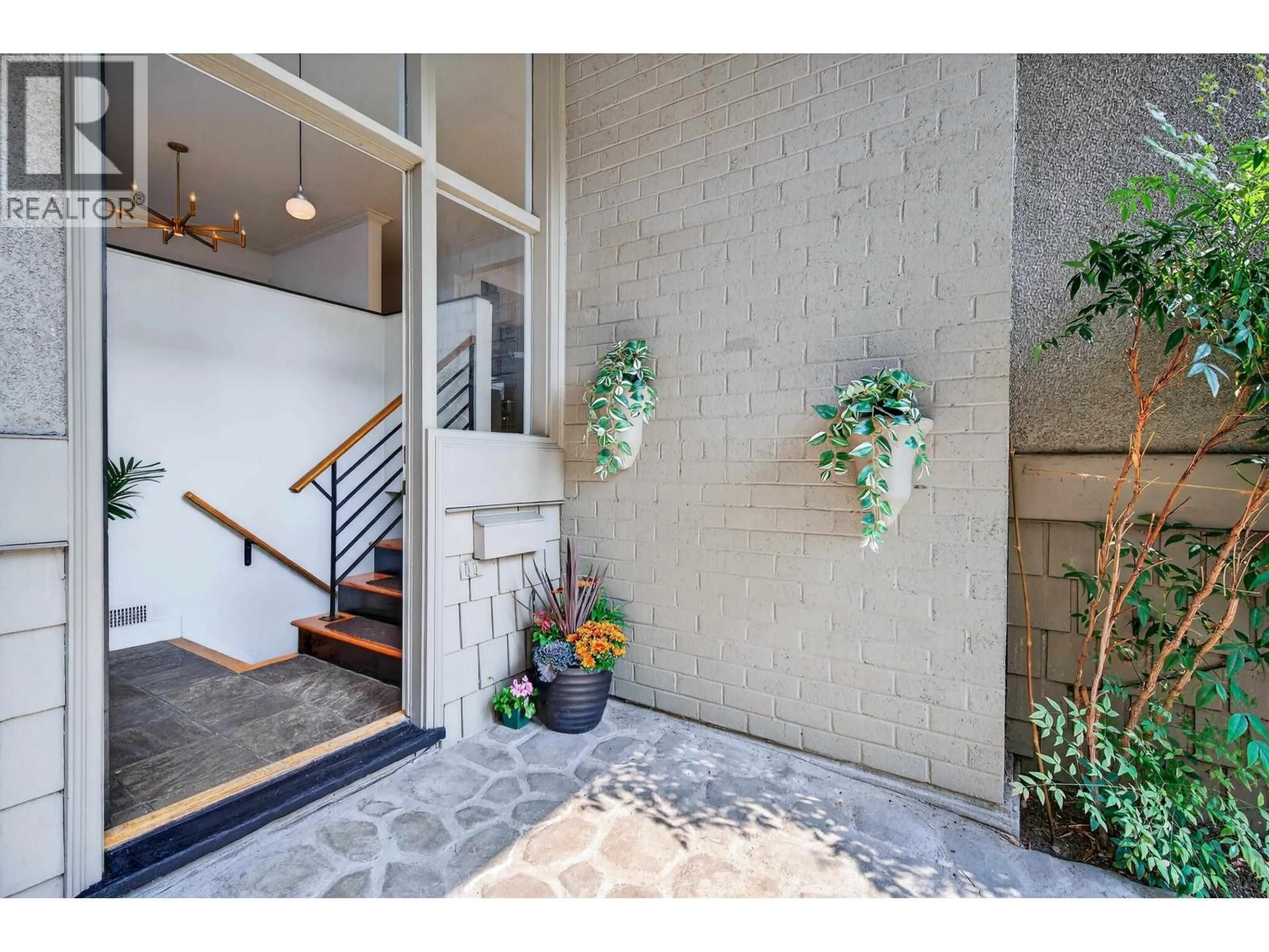 Indoor entryway for 4427 7TH AVENUE, Vancouver British Columbia V6R1X1