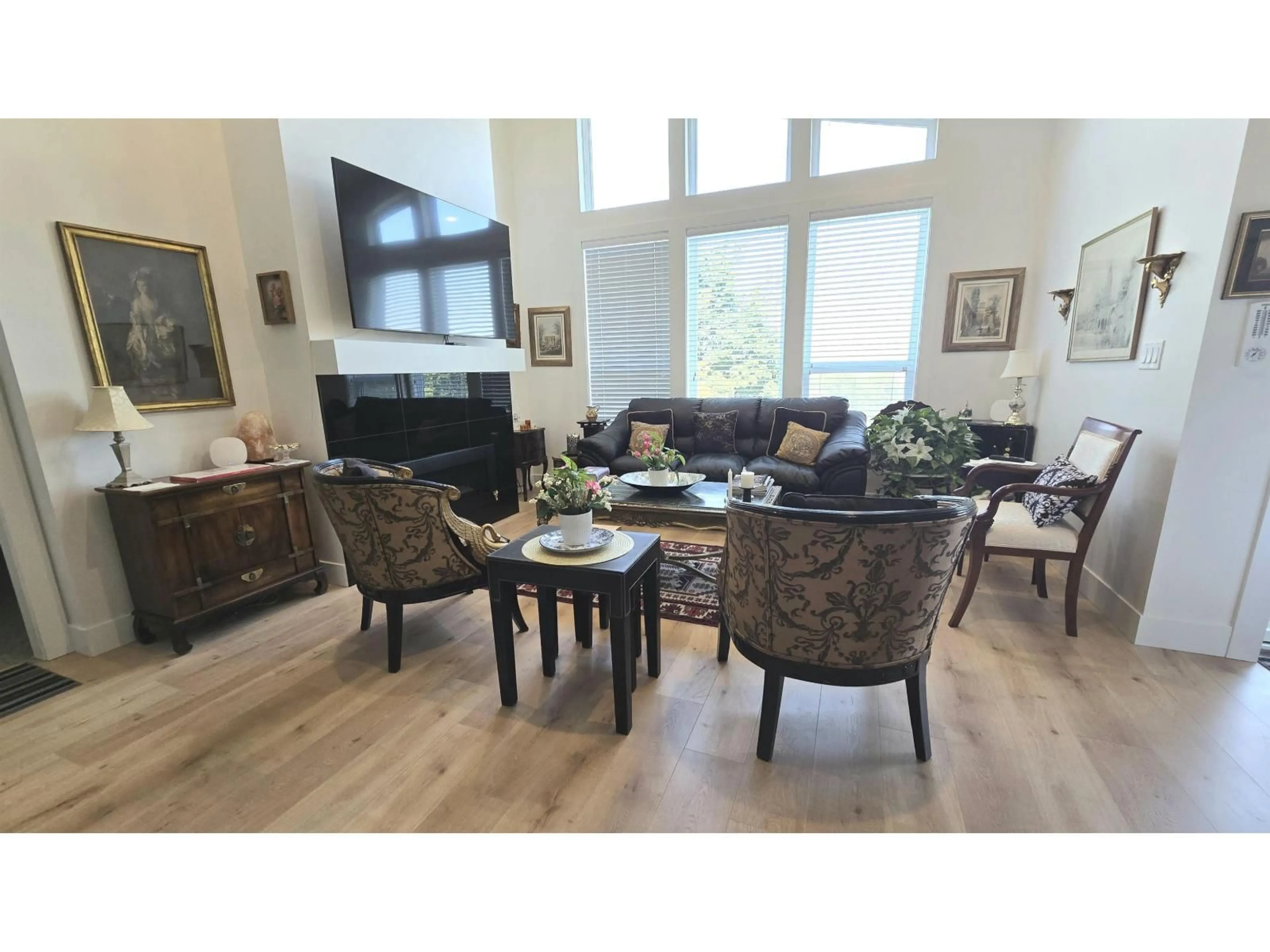 Living room with furniture, wood/laminate floor for 13 - 43925 CHILLIWACK MOUNTAIN ROAD, Chilliwack British Columbia V2R4A1