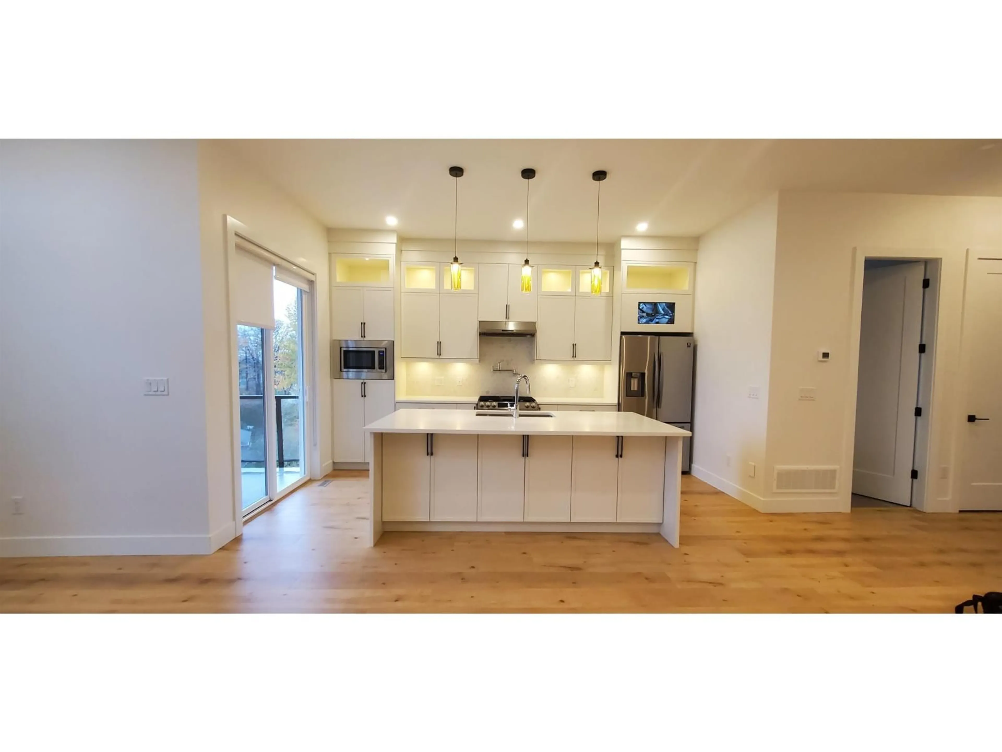Open concept kitchen, wood/laminate floor for 13 - 43925 CHILLIWACK MOUNTAIN ROAD, Chilliwack British Columbia V2R4A1