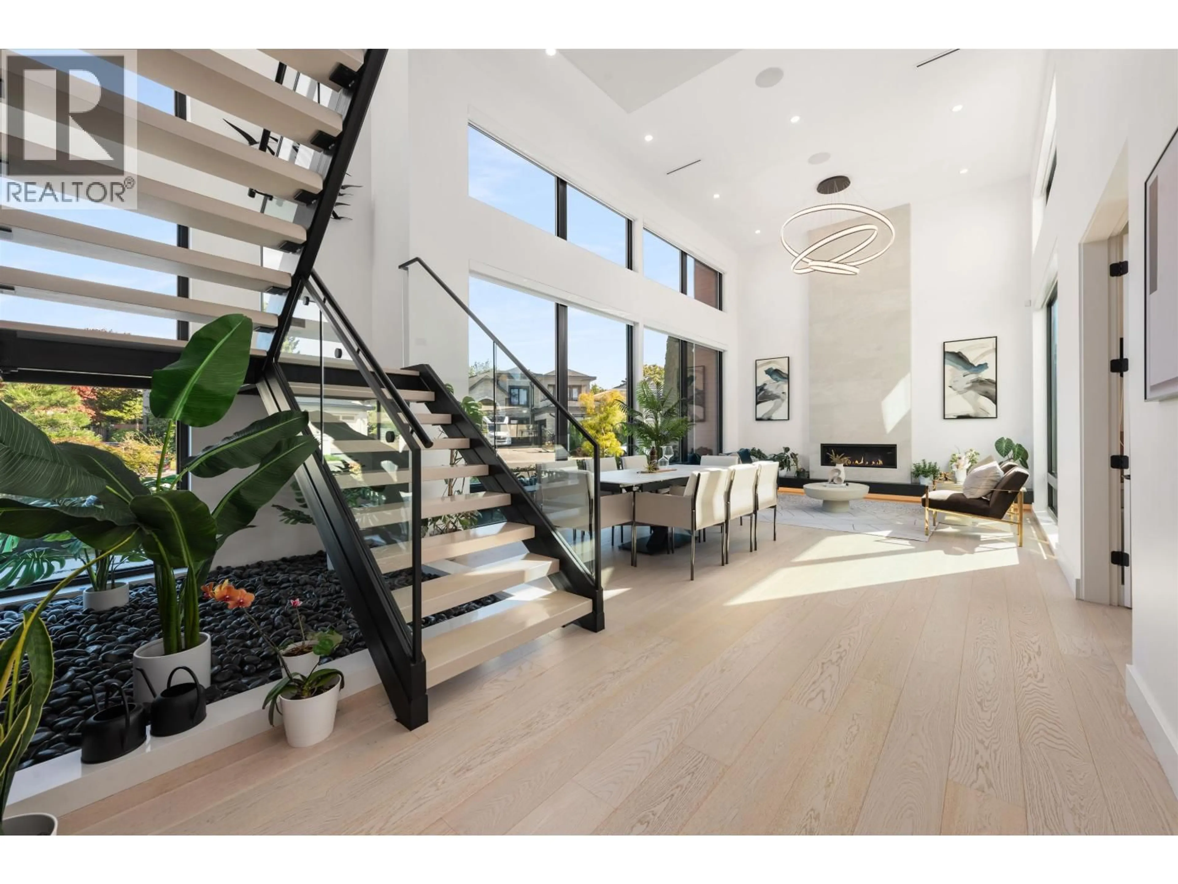 Indoor foyer for 4751 LARKSPUR AVENUE, Richmond British Columbia V7C2H9