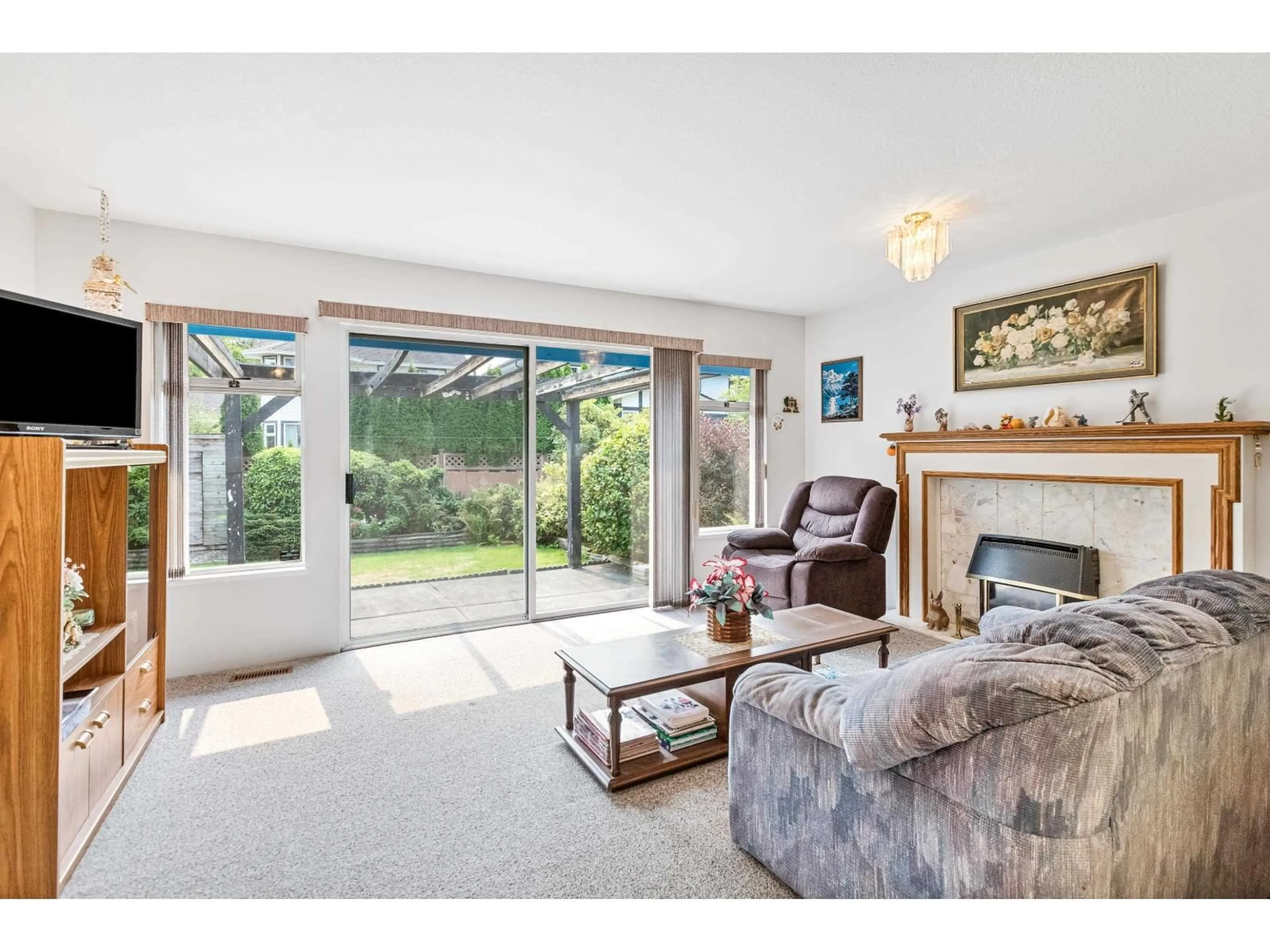 Living room with furniture, unknown for 21376 86A, Langley British Columbia V1M2A2