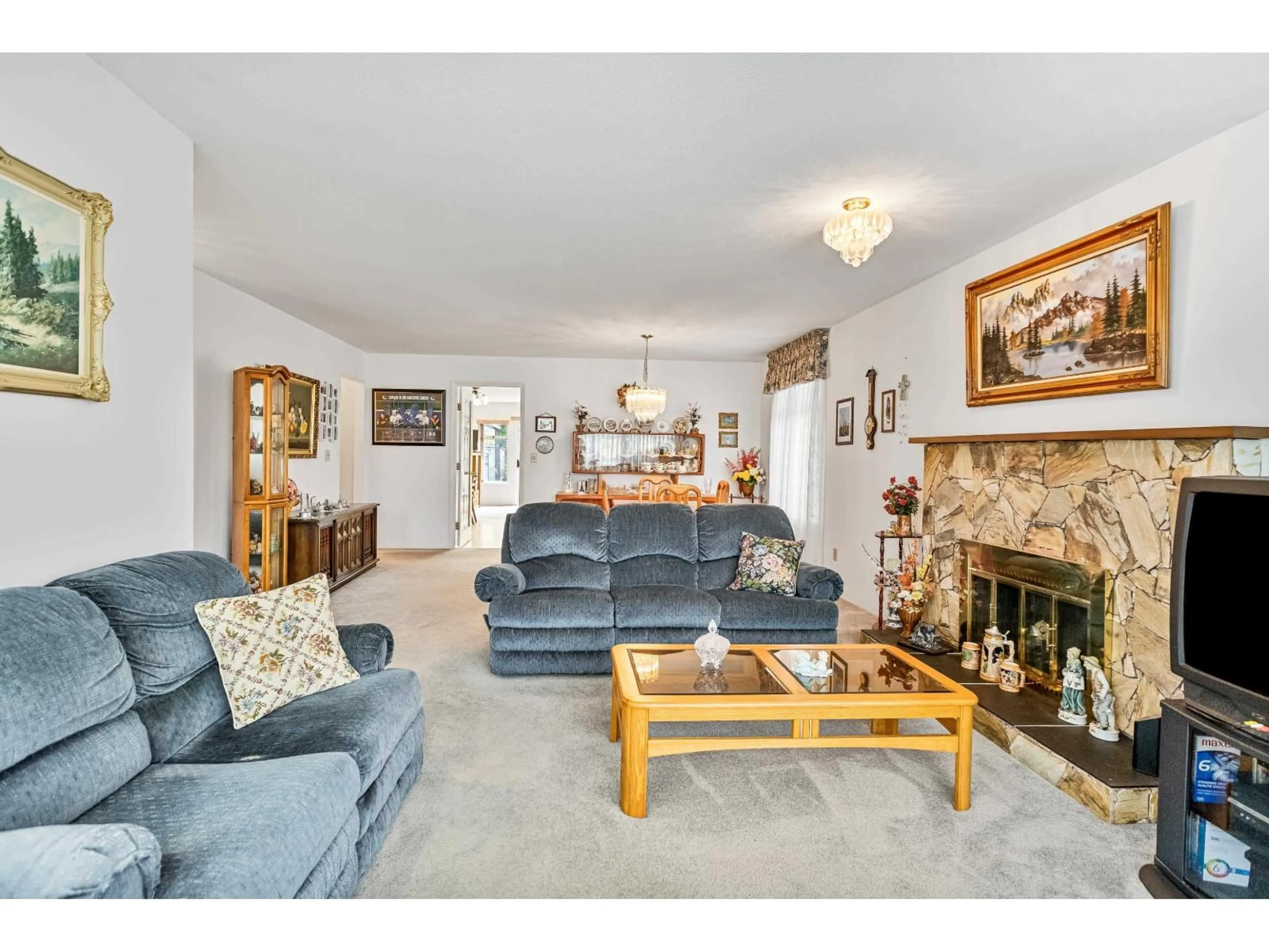Living room with furniture, unknown for 21376 86A, Langley British Columbia V1M2A2