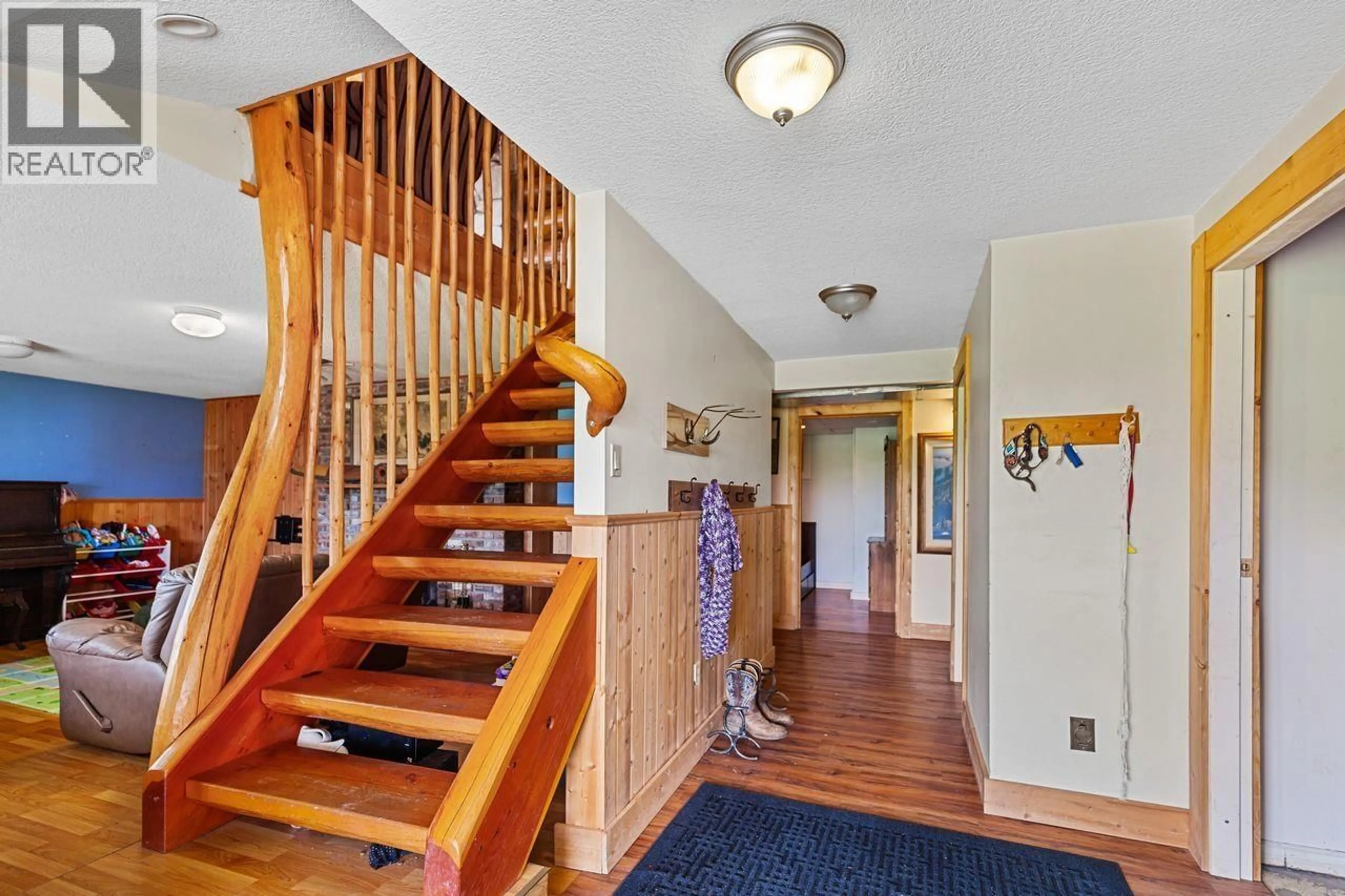 Indoor foyer for 11020 SALMON VALLEY ROAD, Prince George British Columbia V2K5T4