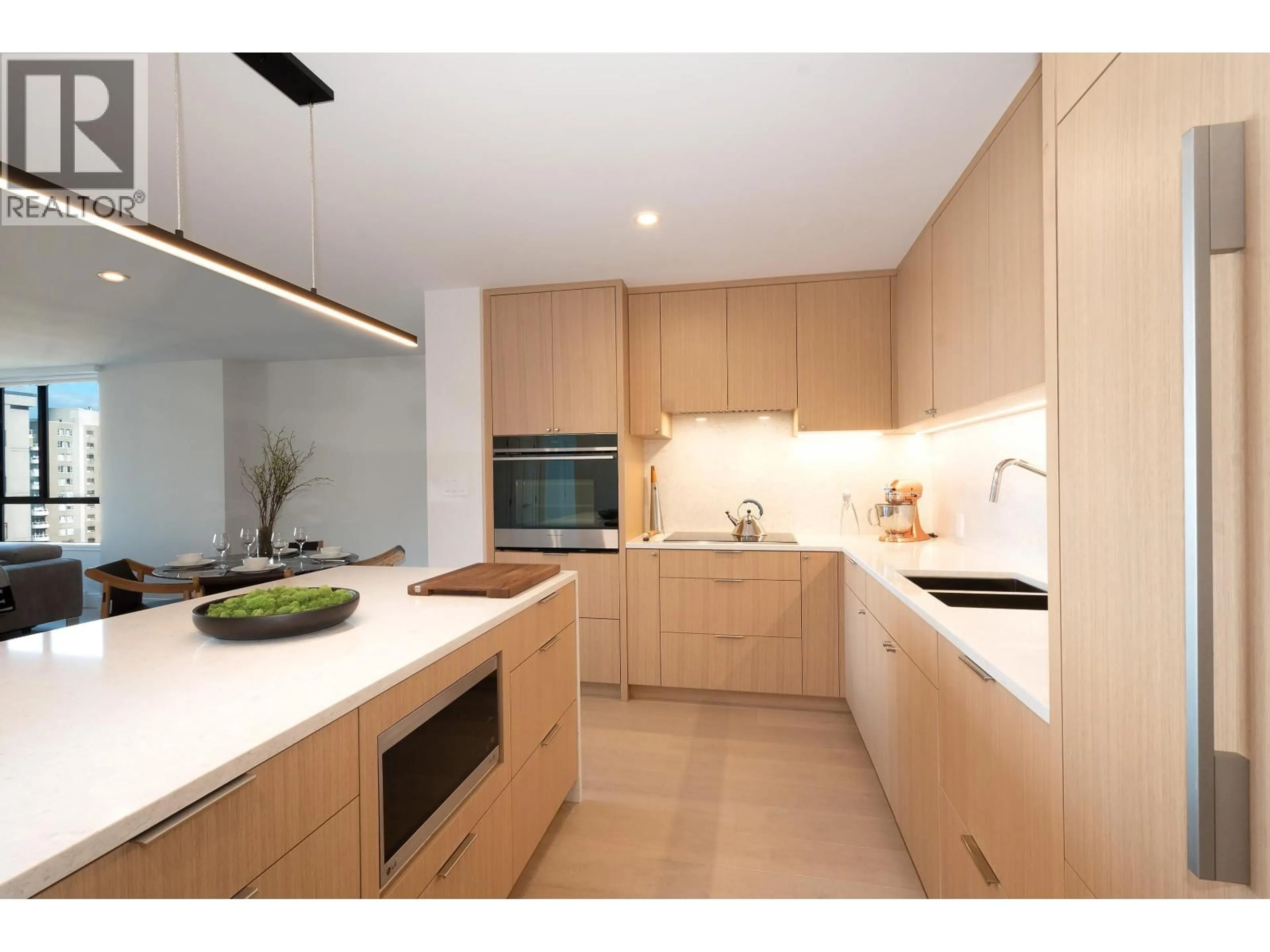 Unknown for 902 - 1860 ROBSON STREET, Vancouver British Columbia V6G3C1