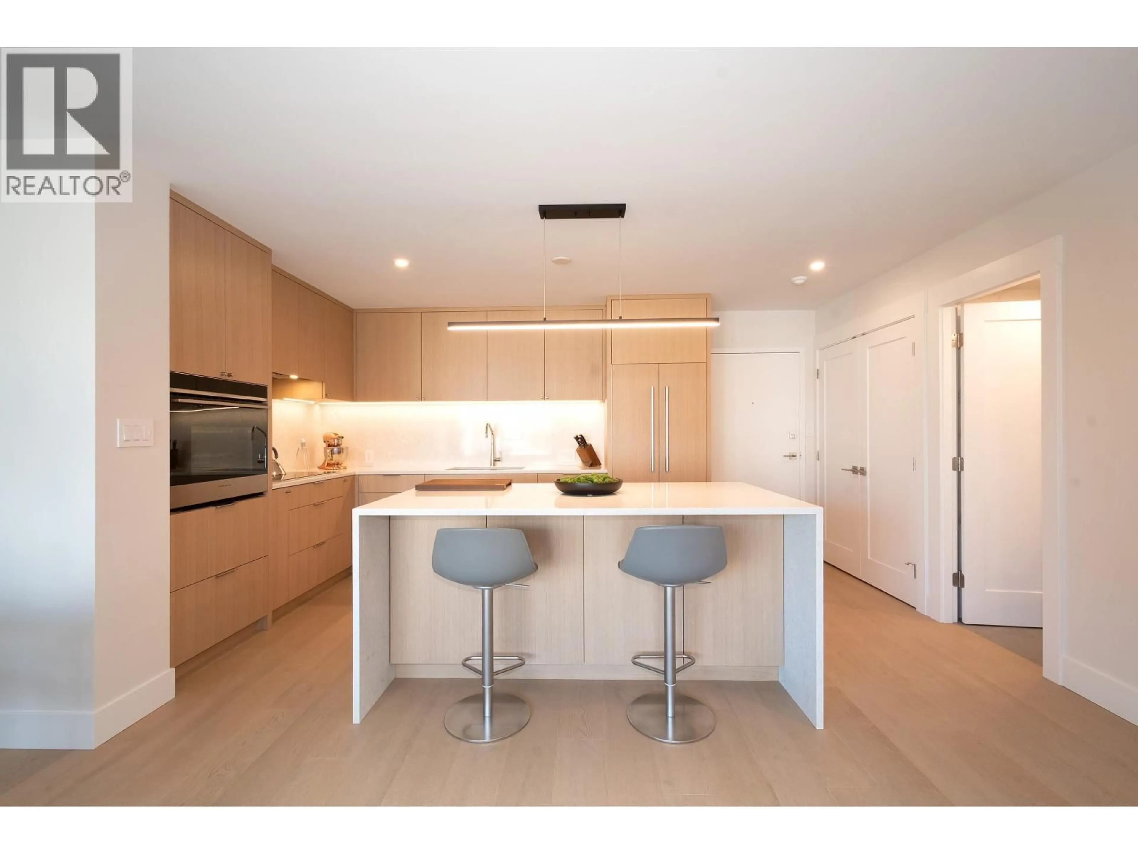 Contemporary kitchen, unknown for 902 - 1860 ROBSON STREET, Vancouver British Columbia V6G3C1